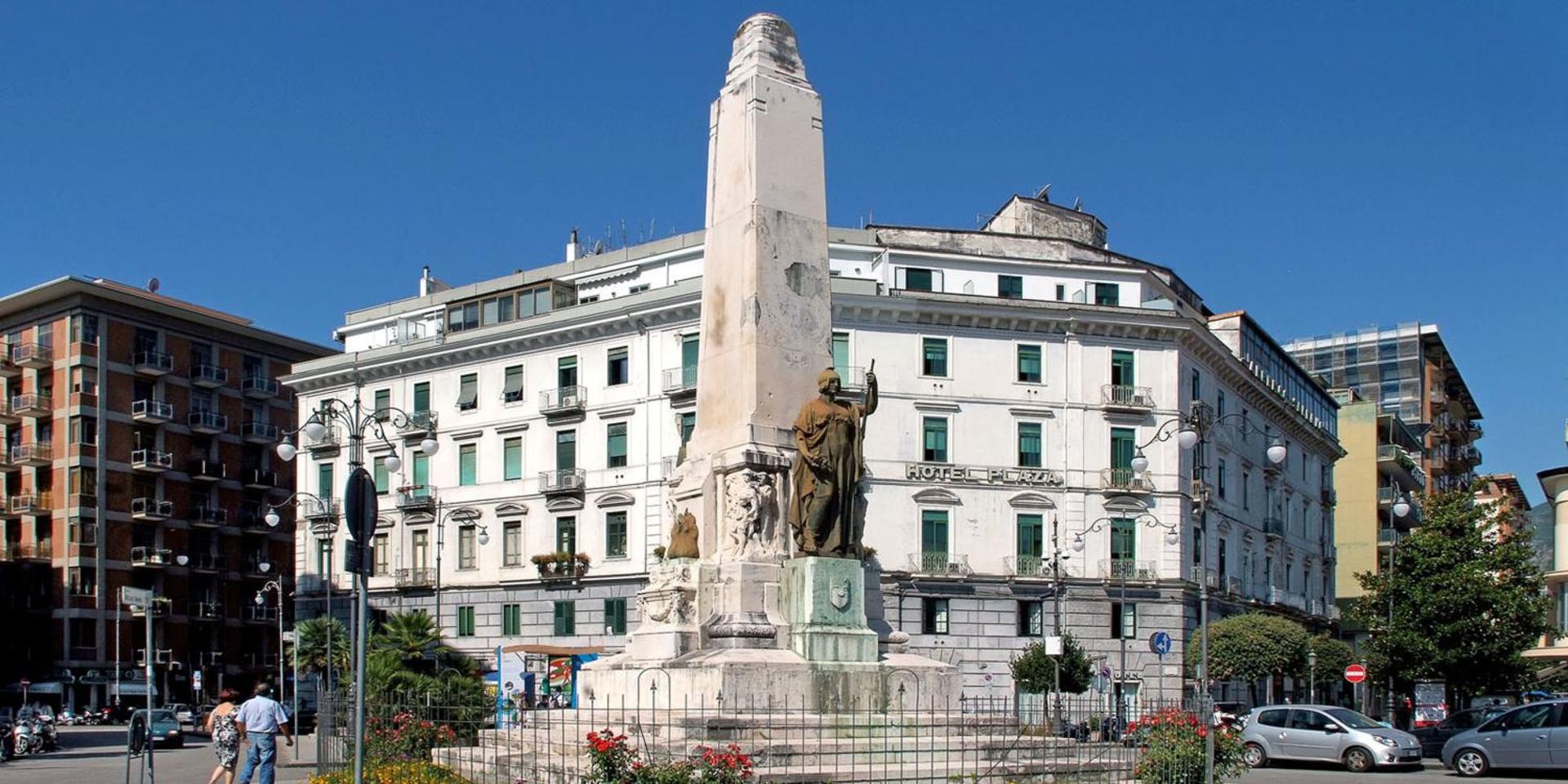 Hotel Plaza - Photo 7