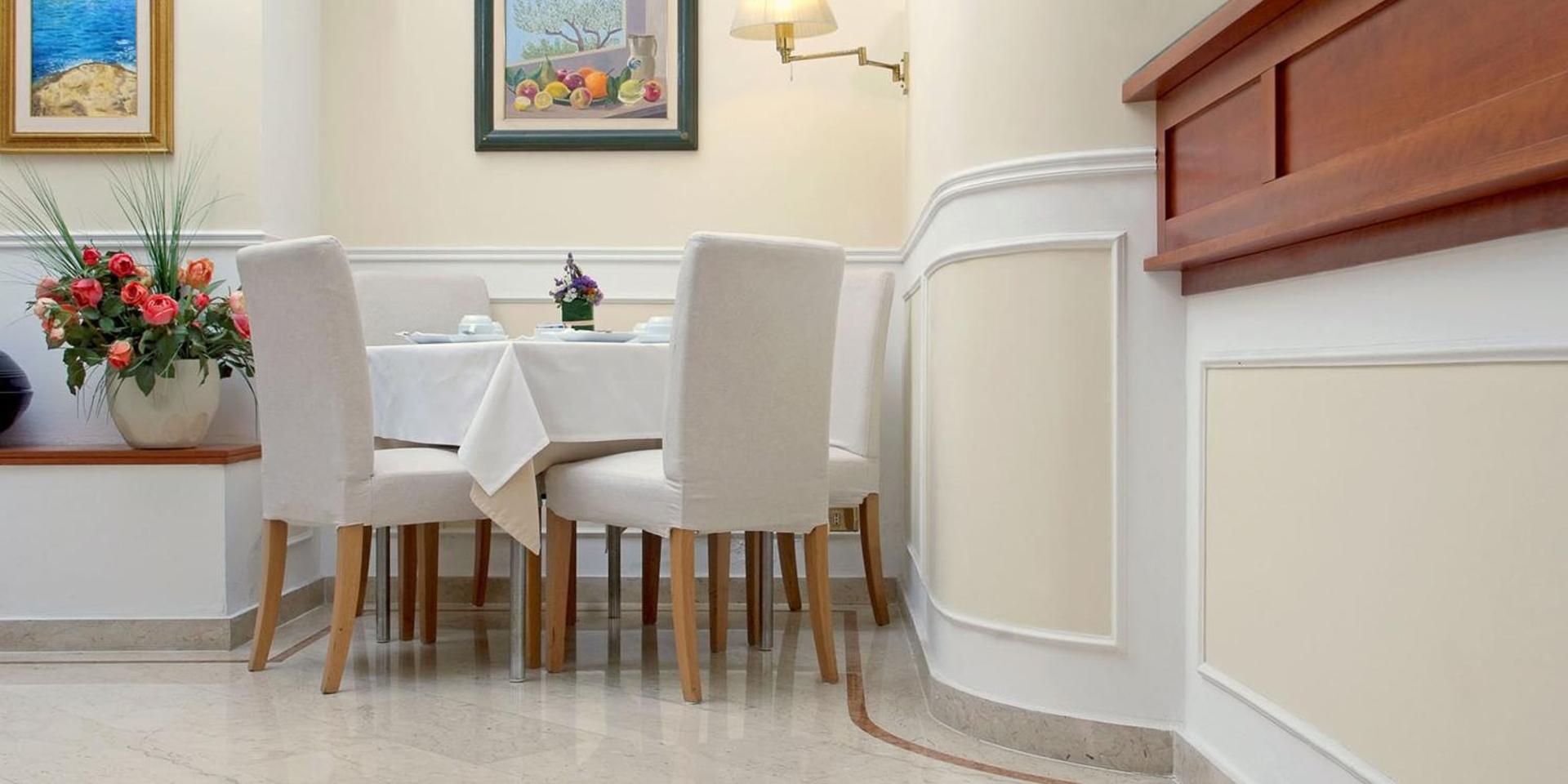 Hotel Plaza - Photo 35