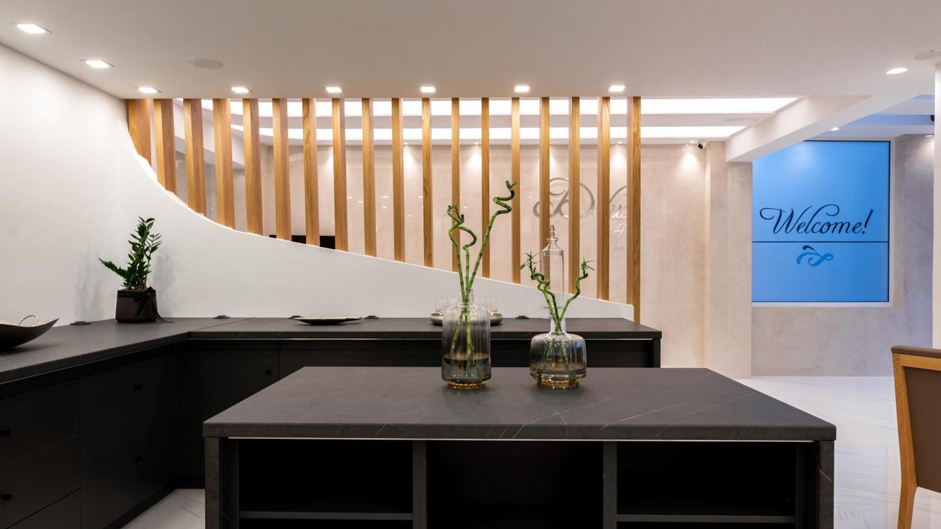 Deluxe Suites Santorini - Photo 22