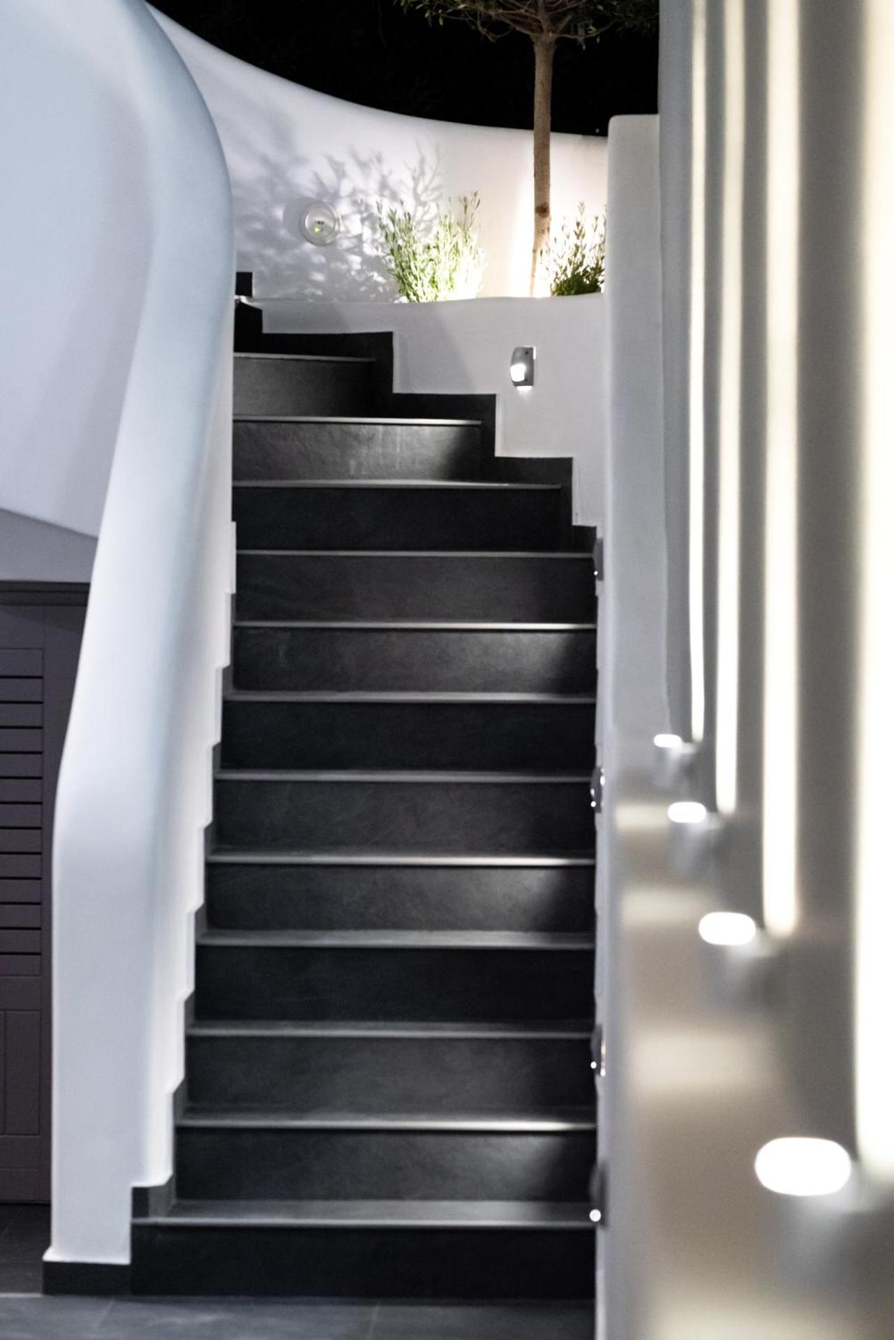 Deluxe Suites Santorini - Photo 23