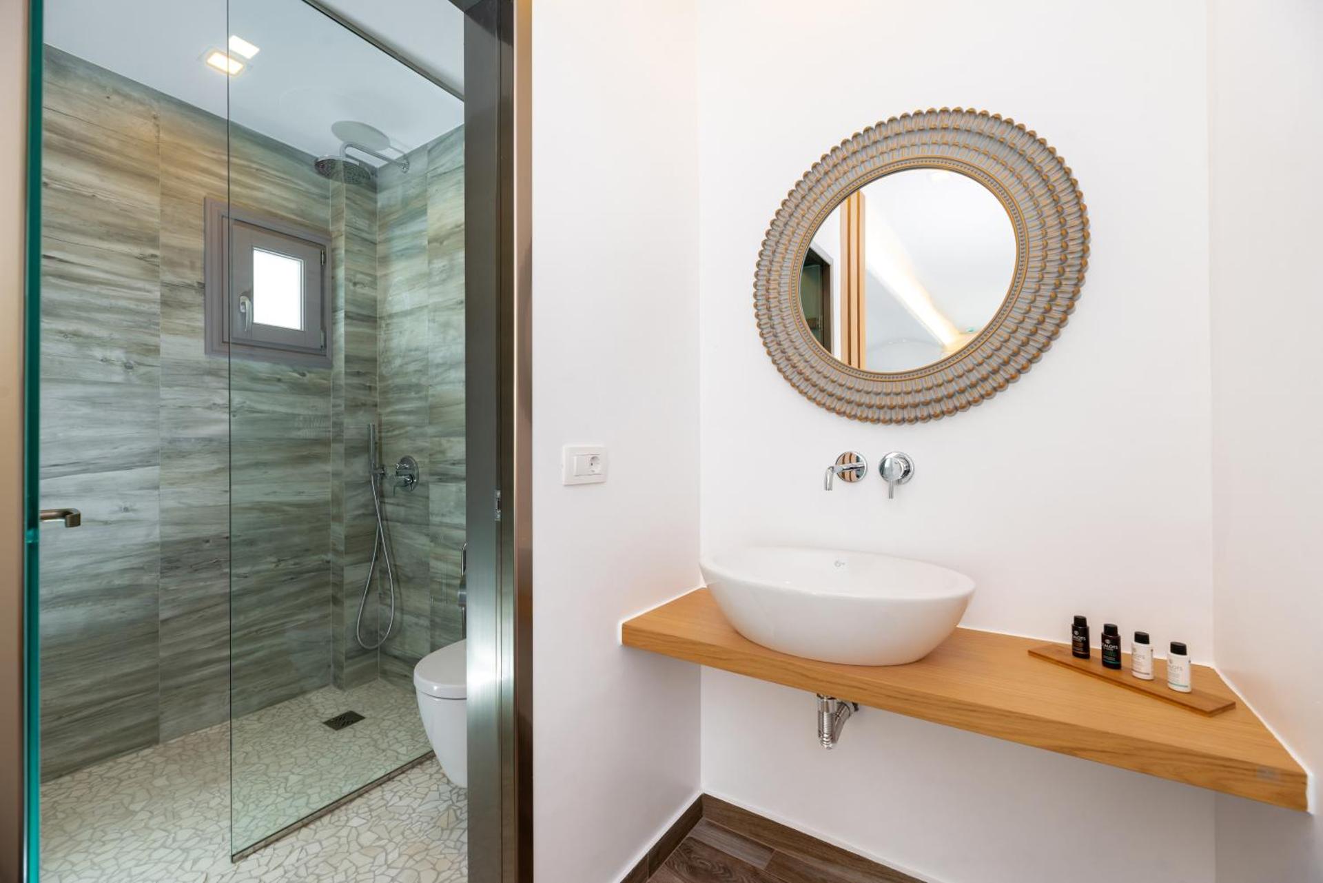 Deluxe Suites Santorini - Photo 58