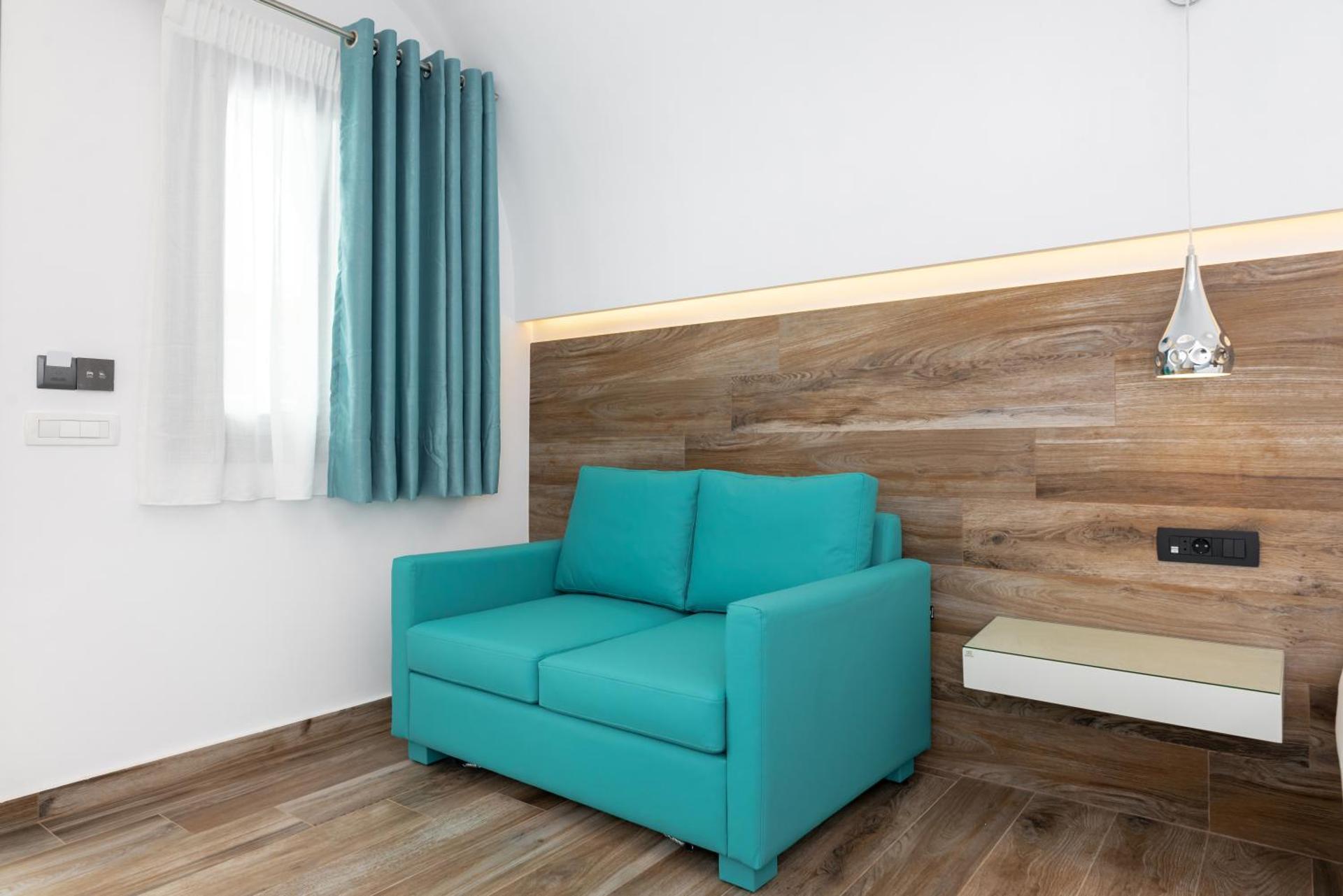 Deluxe Suites Santorini - Photo 51