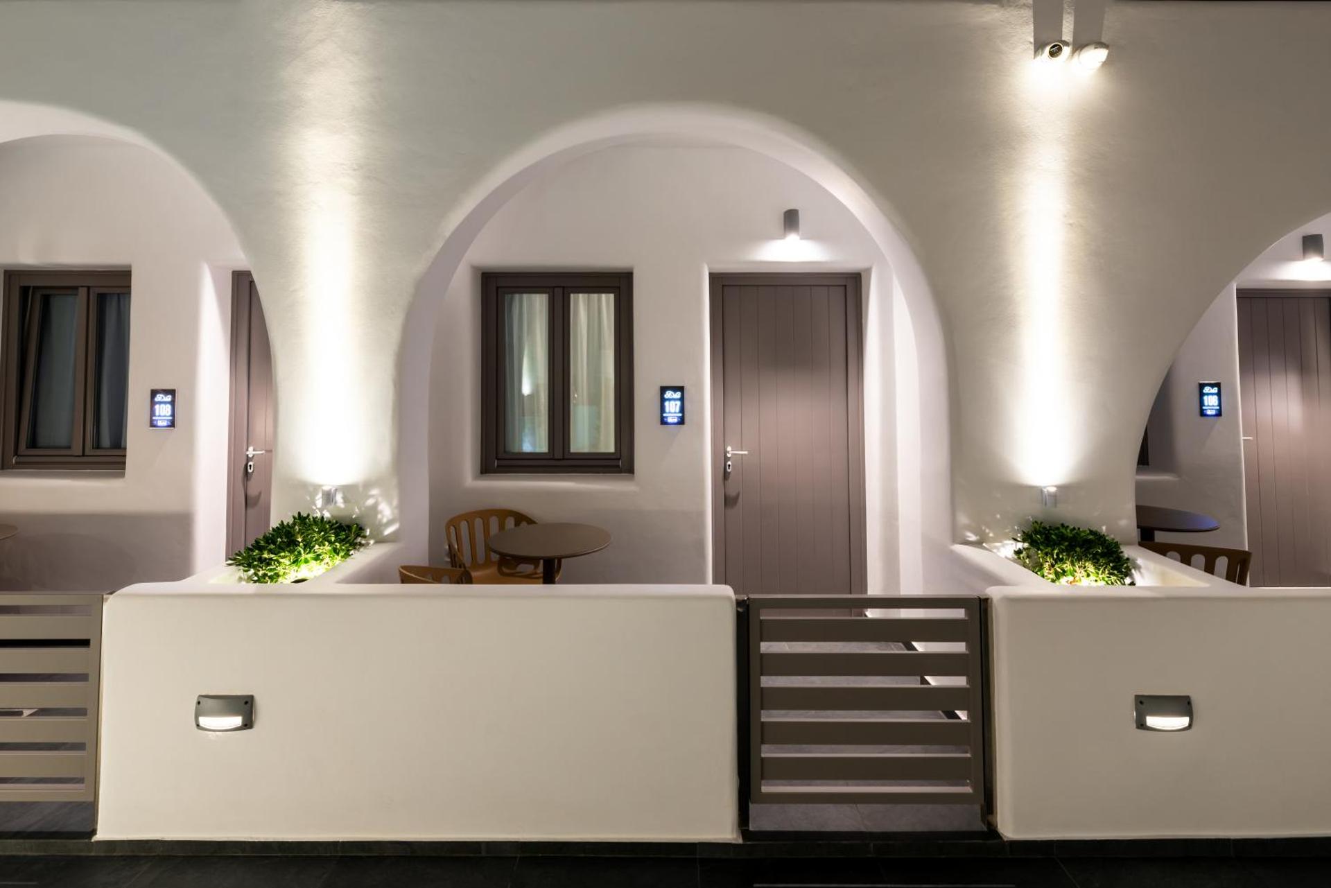 Deluxe Suites Santorini - Photo 46