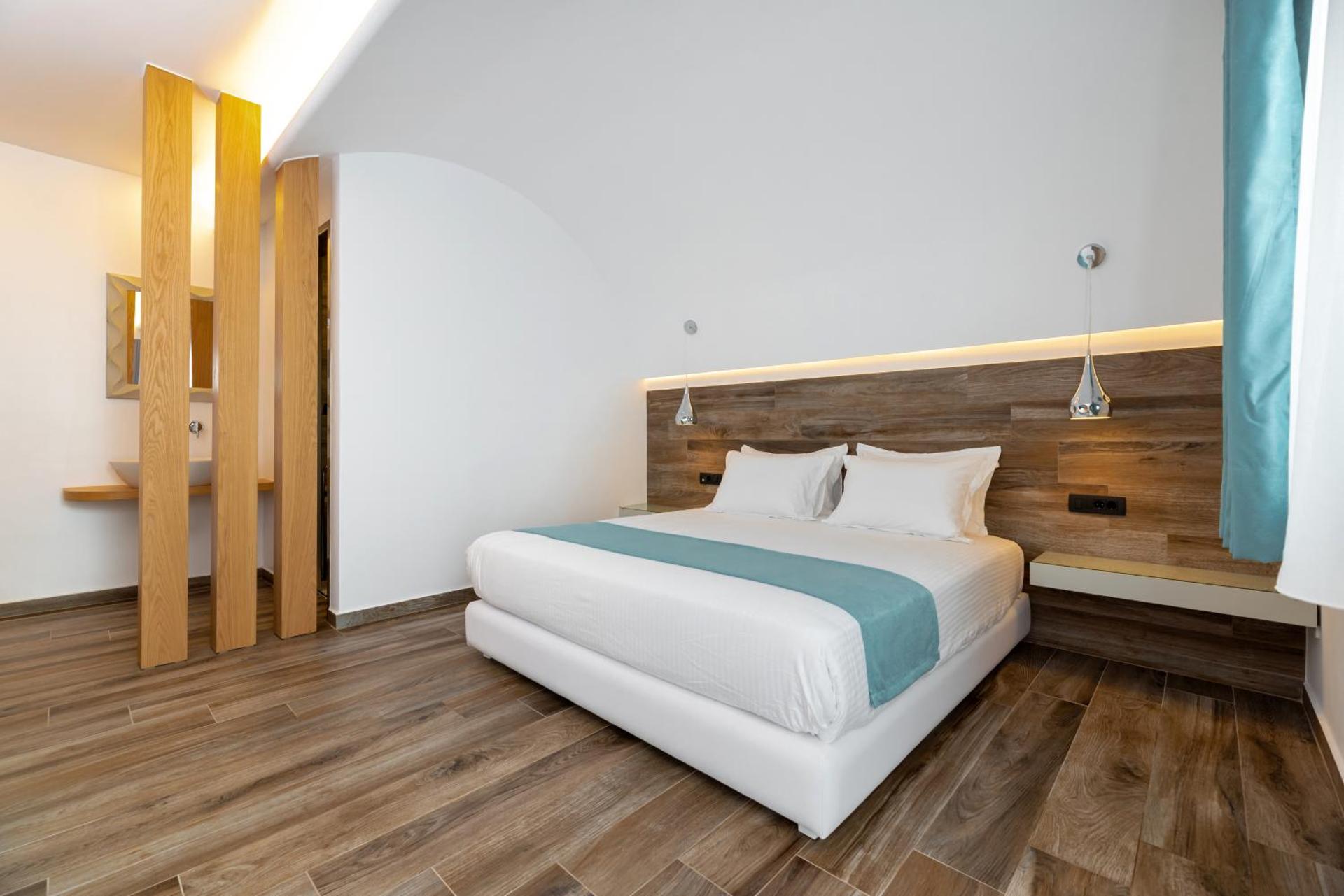 Deluxe Suites Santorini - Photo 48