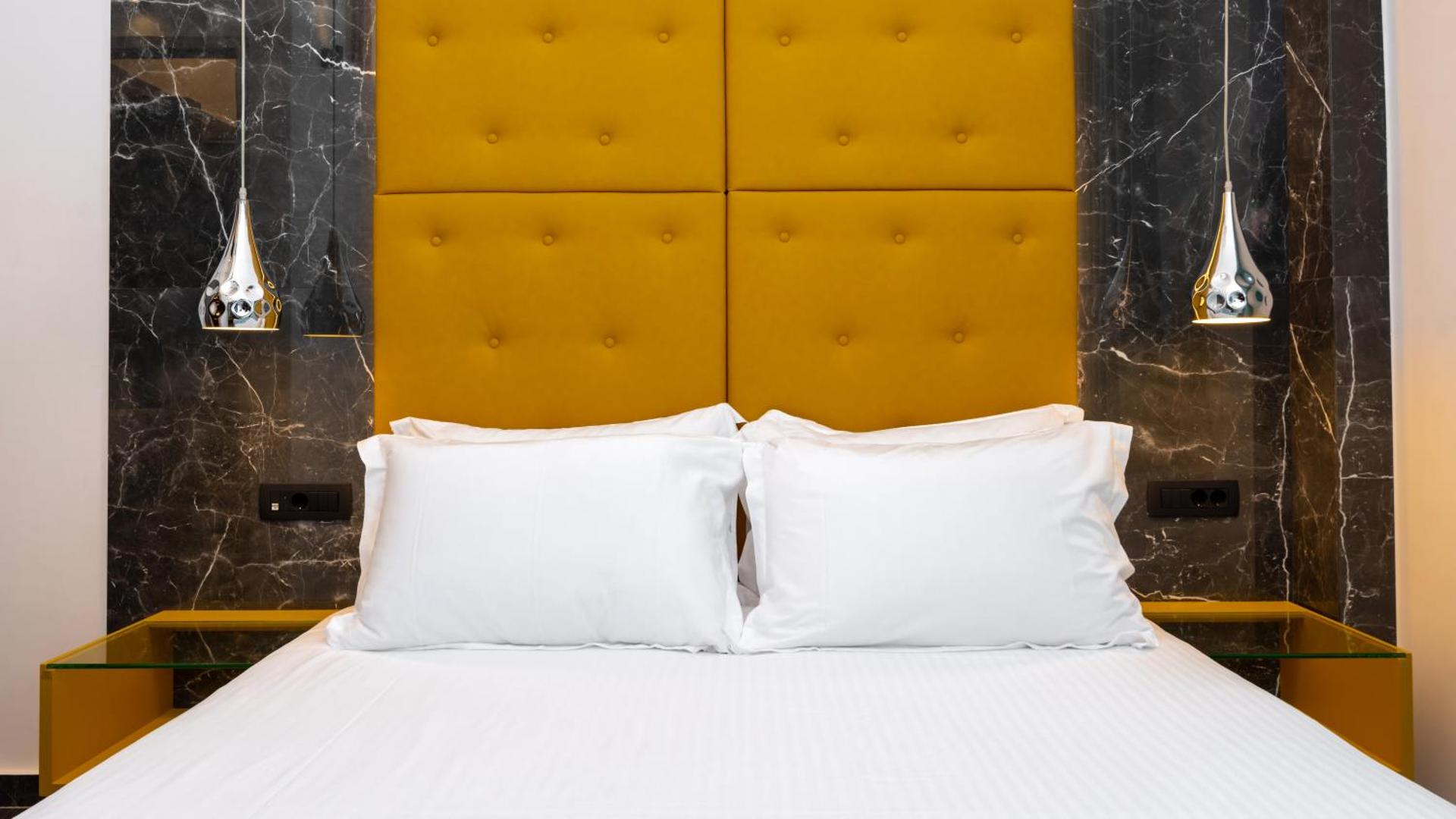 Deluxe Suites Santorini - Photo 32