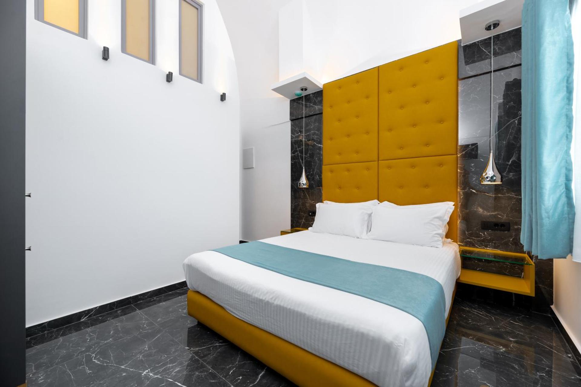 Deluxe Suites Santorini - Photo 63