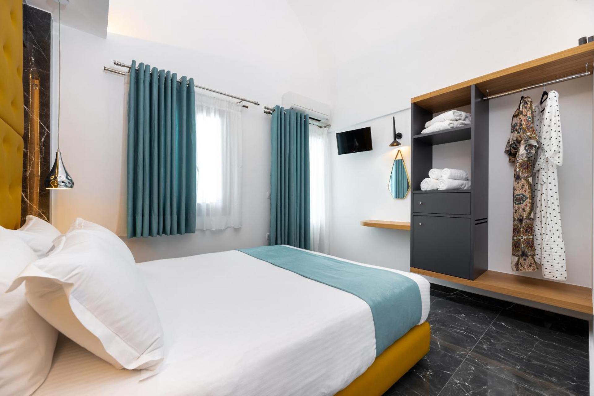 Deluxe Suites Santorini - Photo 18