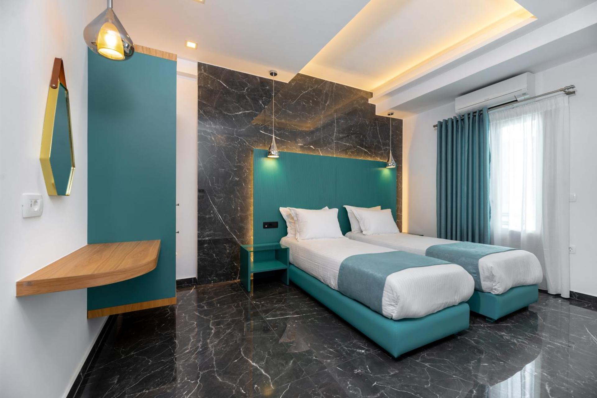 Deluxe Suites Santorini - Photo 17