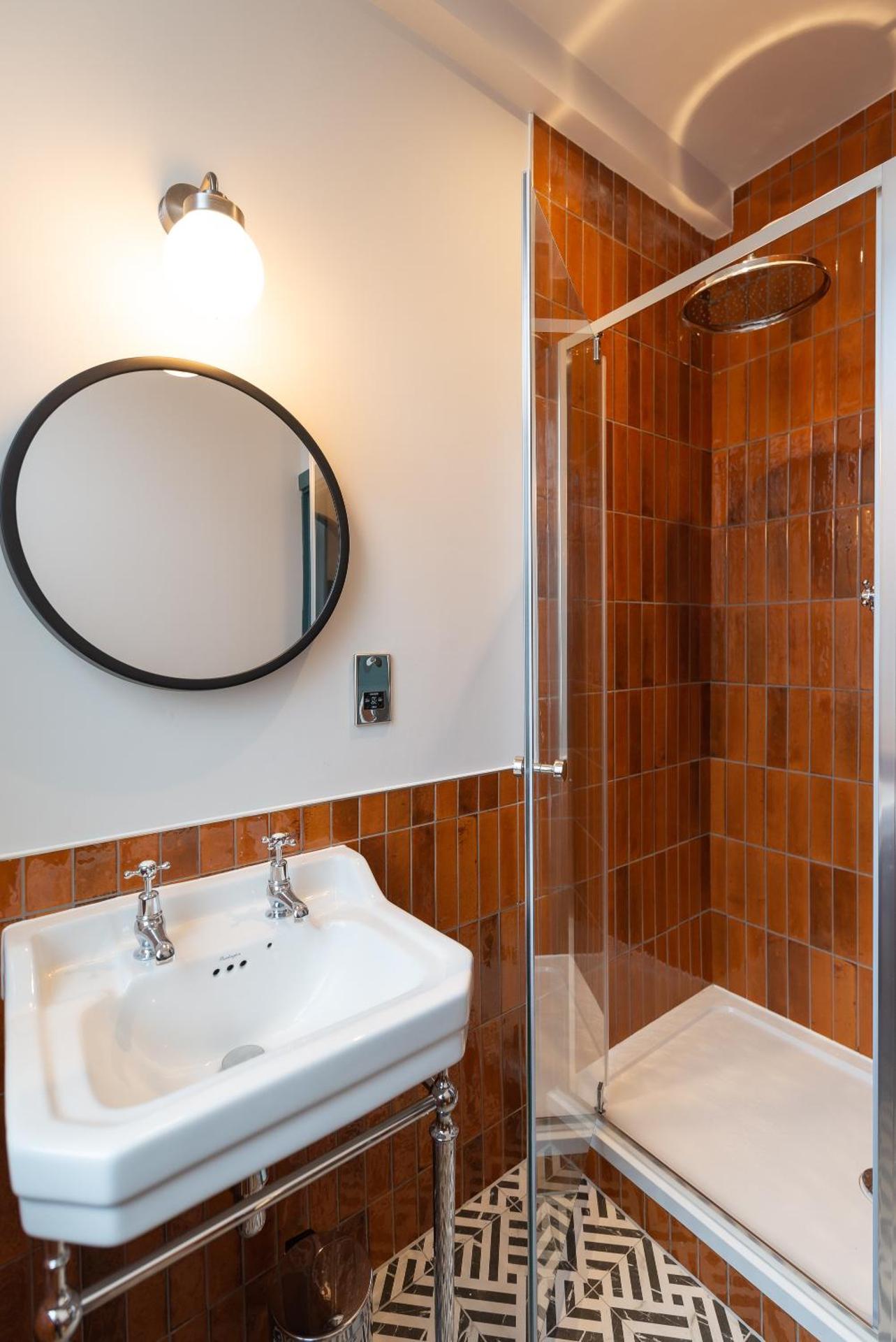 The Pride of Paddington - Photo 27