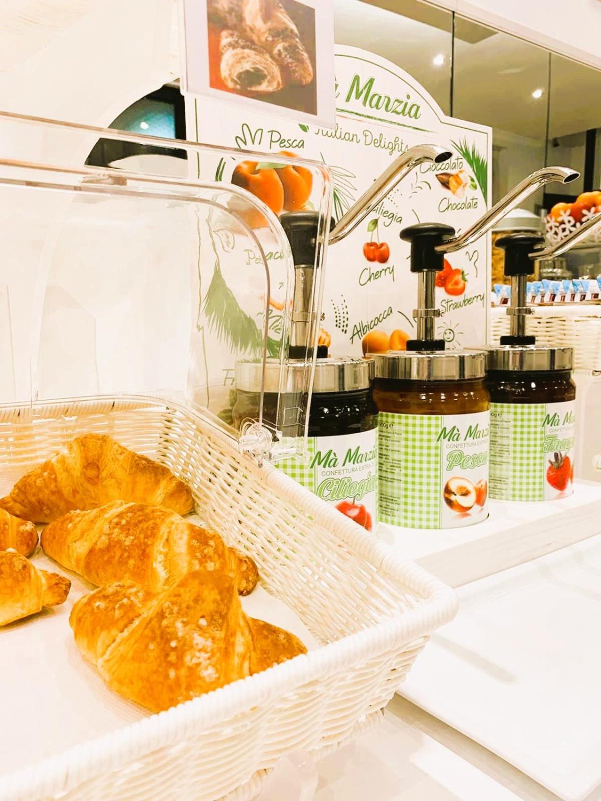 Hotel Flora - Photo 106