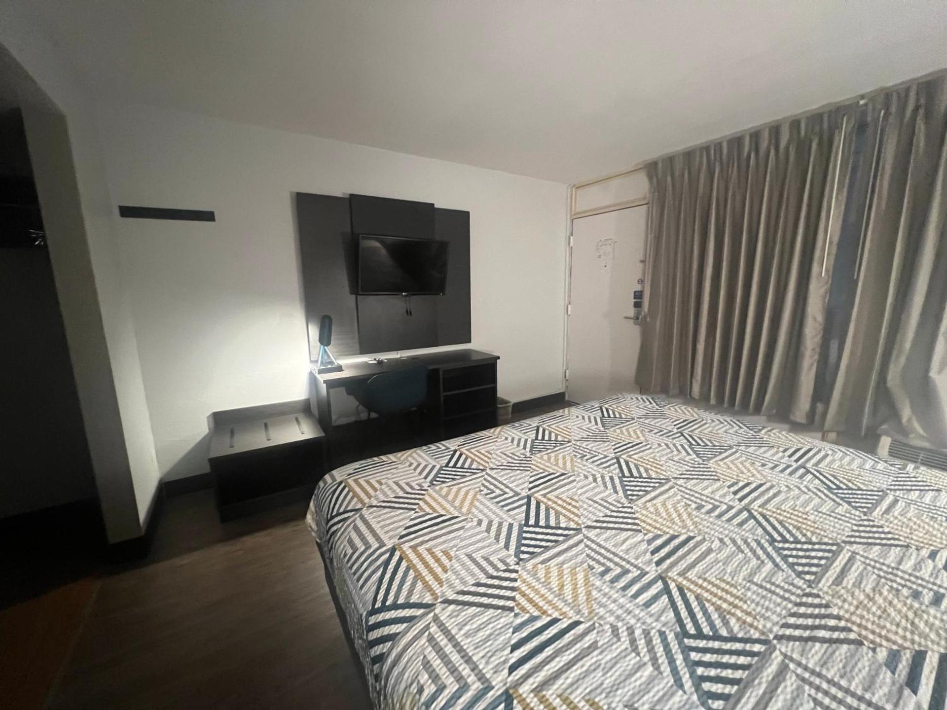 Motel 6 Glendale Phoenix - Photo 40