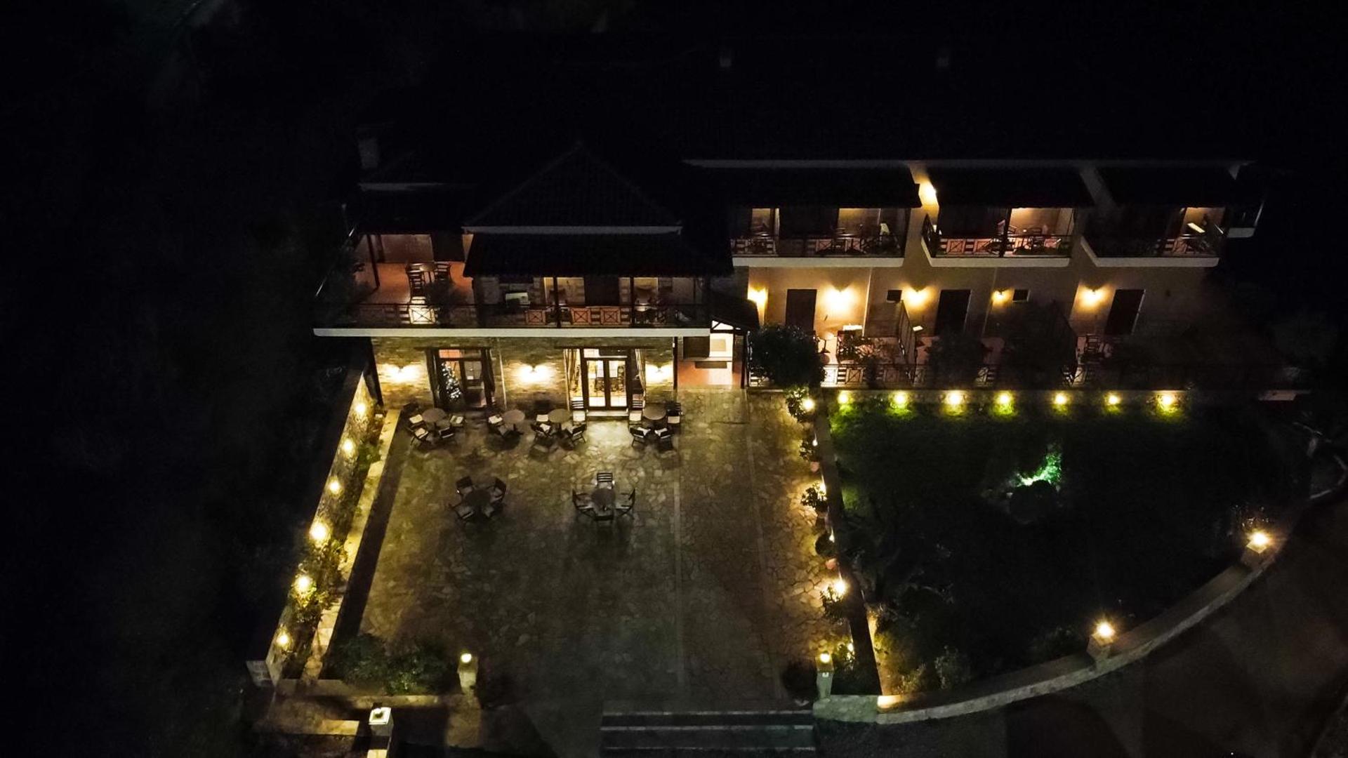 Dellas Boutique Hotel - Photo 58