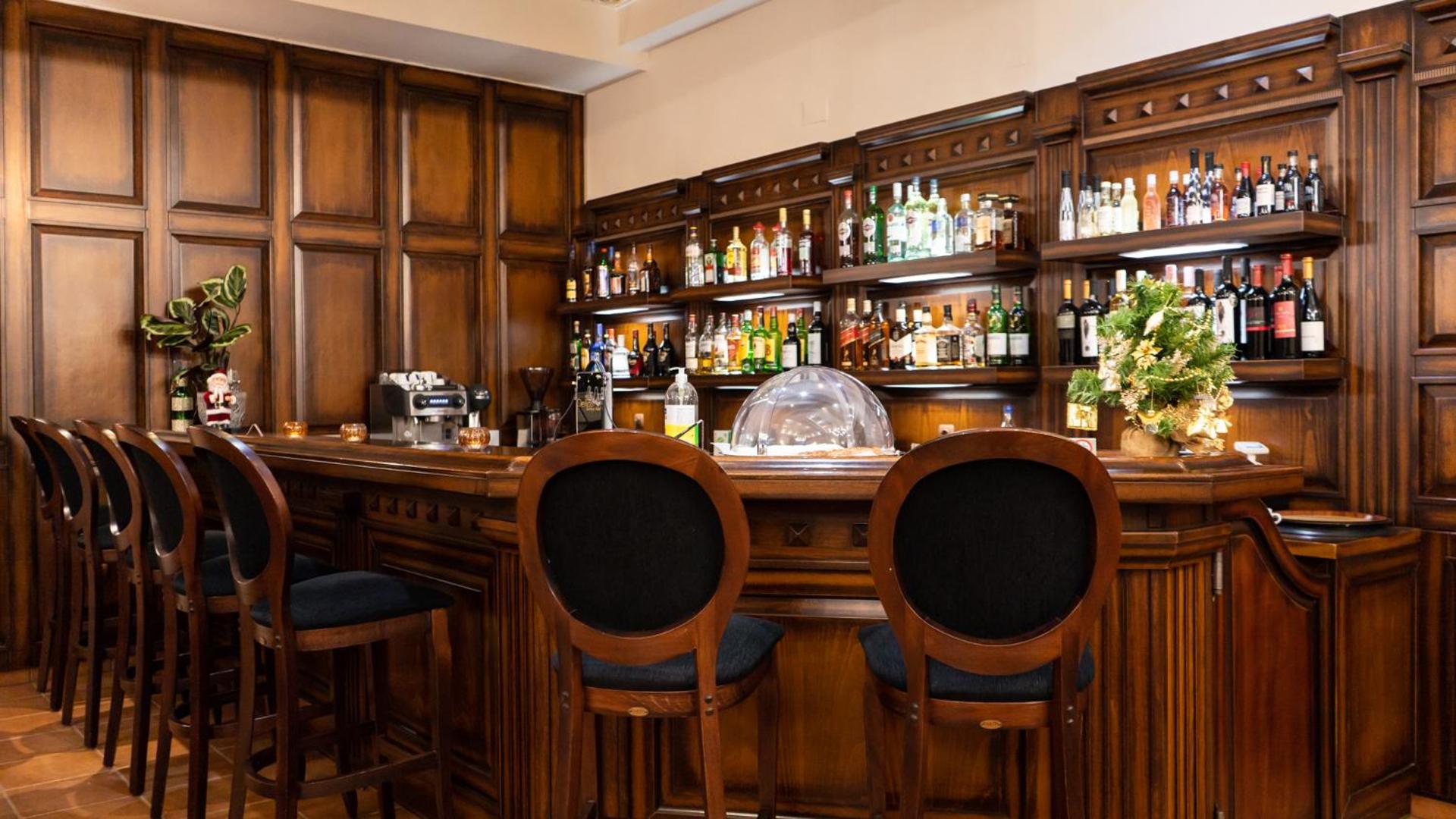 Dellas Boutique Hotel - Photo 73