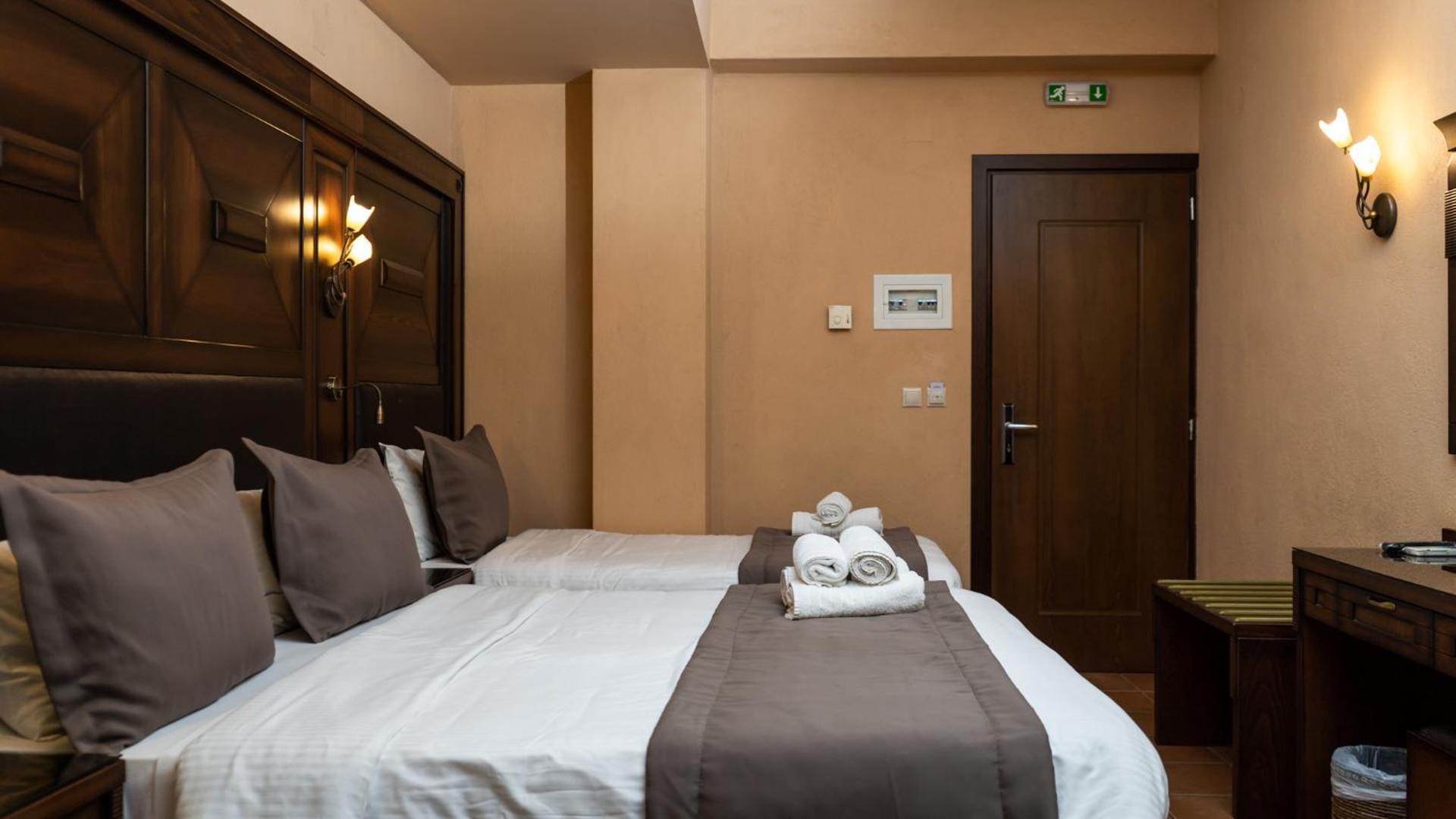 Dellas Boutique Hotel - Photo 34