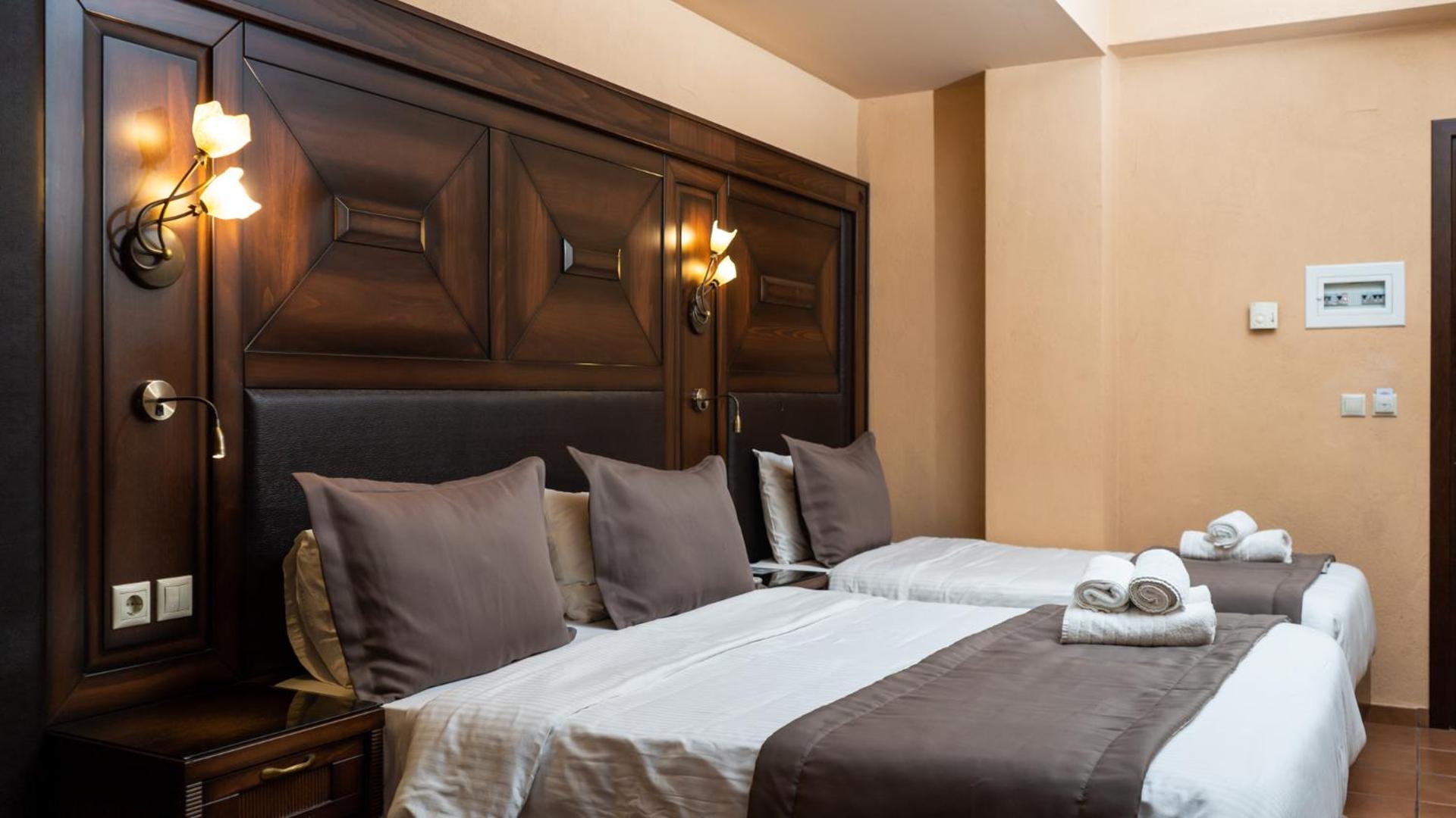 Dellas Boutique Hotel - Photo 32