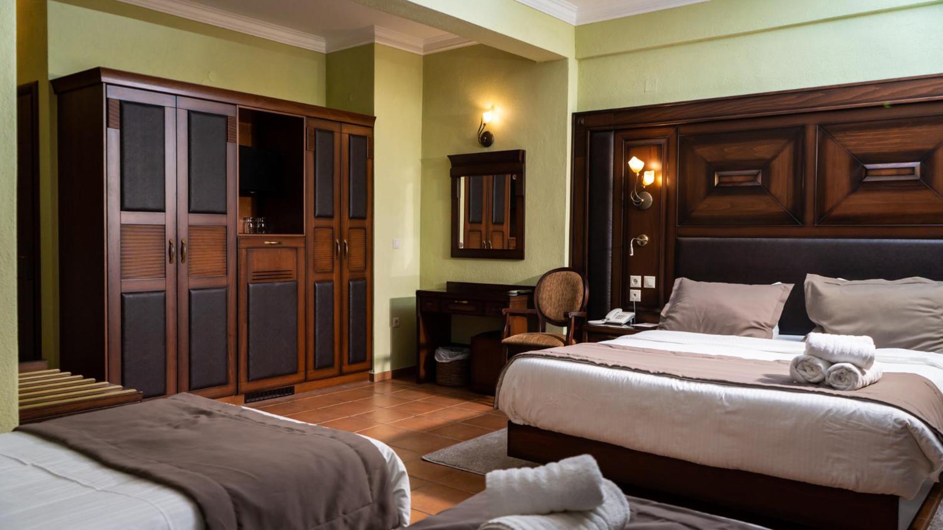 Dellas Boutique Hotel - Photo 45
