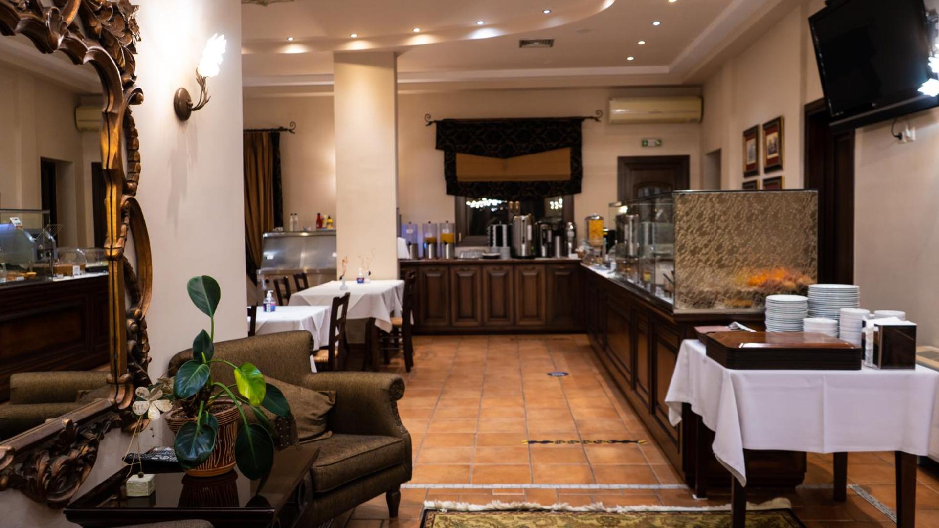 Dellas Boutique Hotel - Photo 82