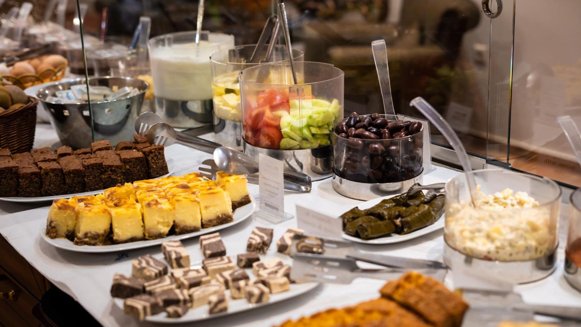 Dellas Boutique Hotel - Photo 90