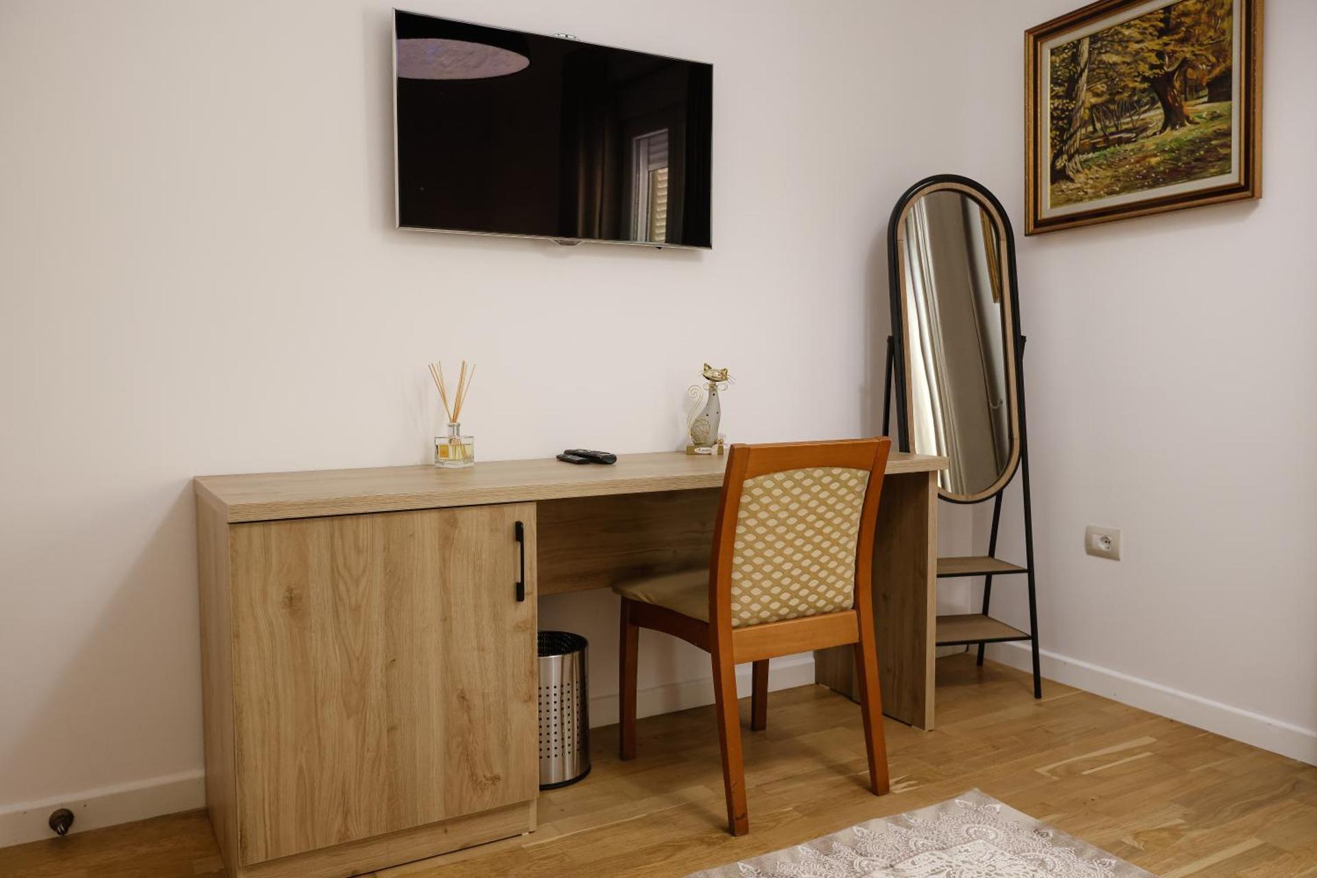 Ferdinand Hotel Rooms - Photo 7