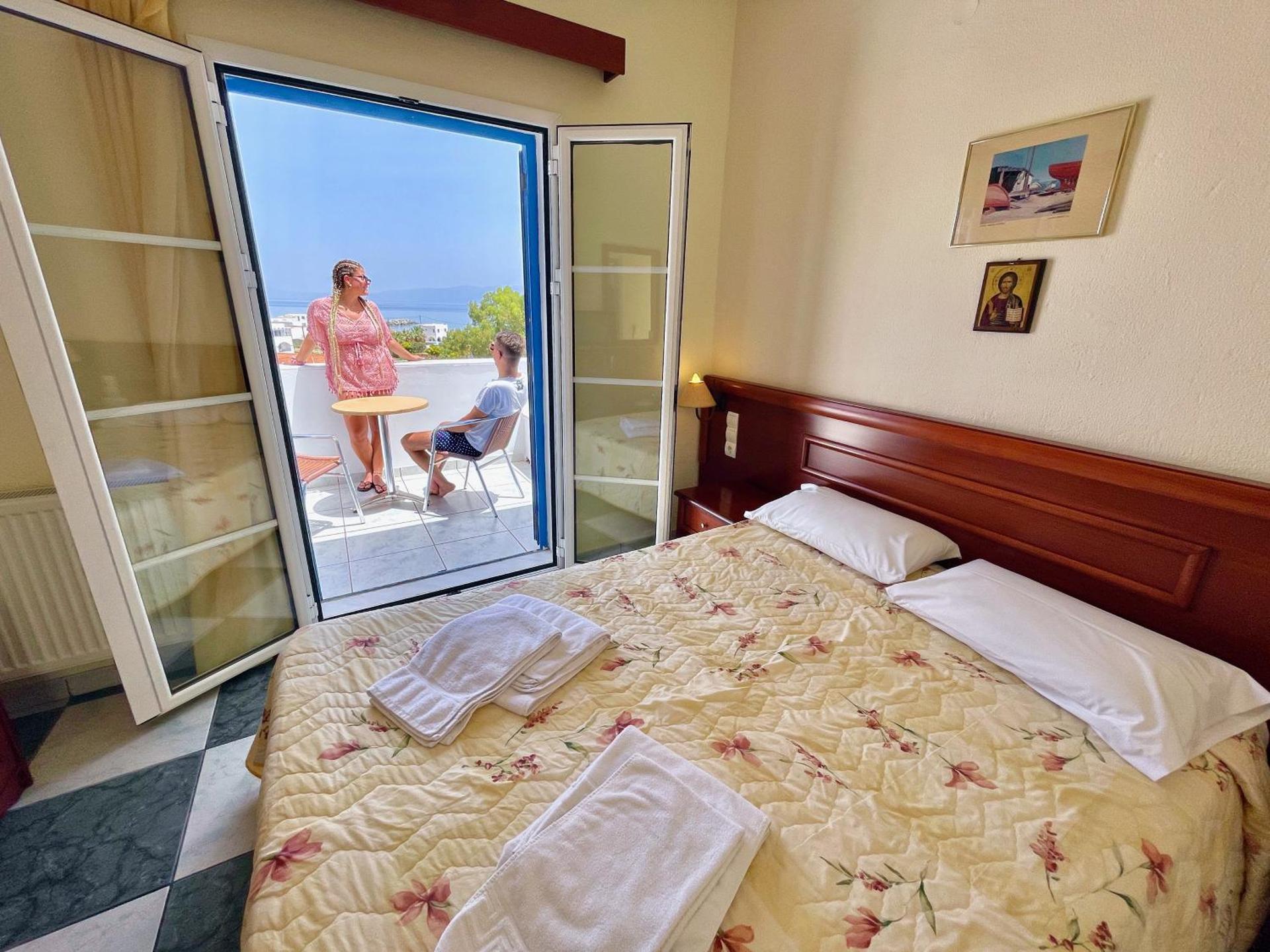 Venardos Hotel - Photo 2