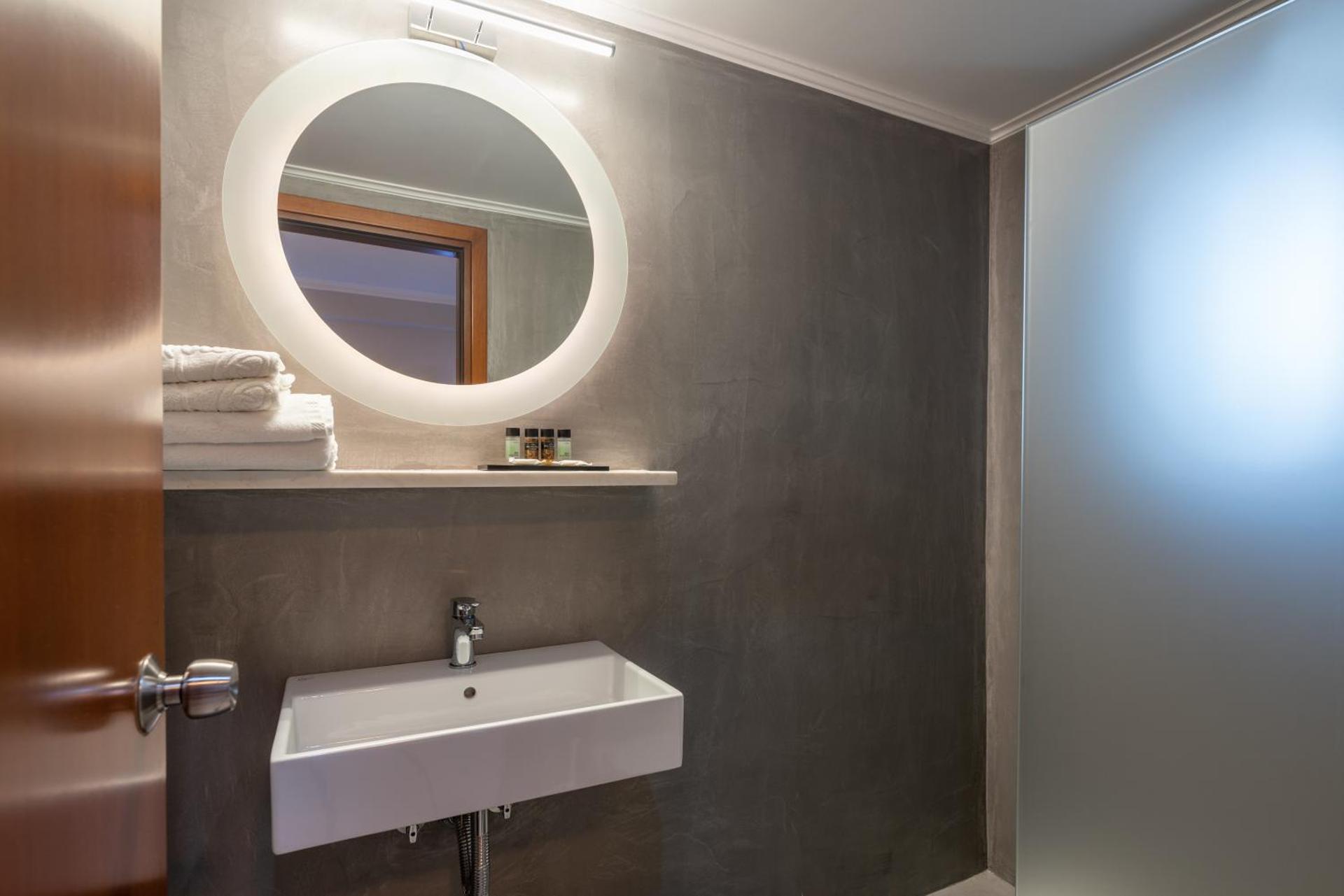 Single Room with Street View