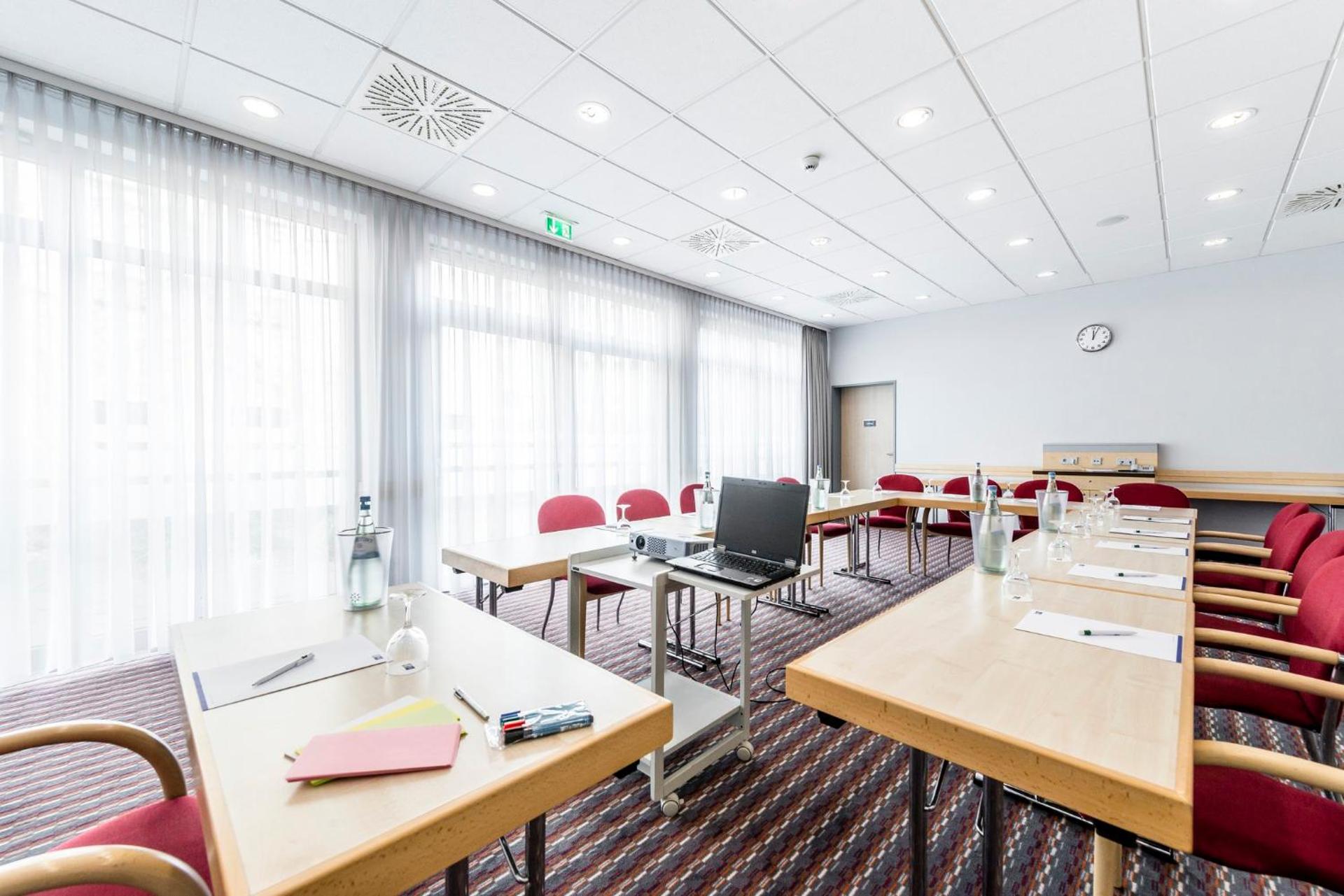 Holiday Inn Express Berlin City Centre by IHG - Photo 18