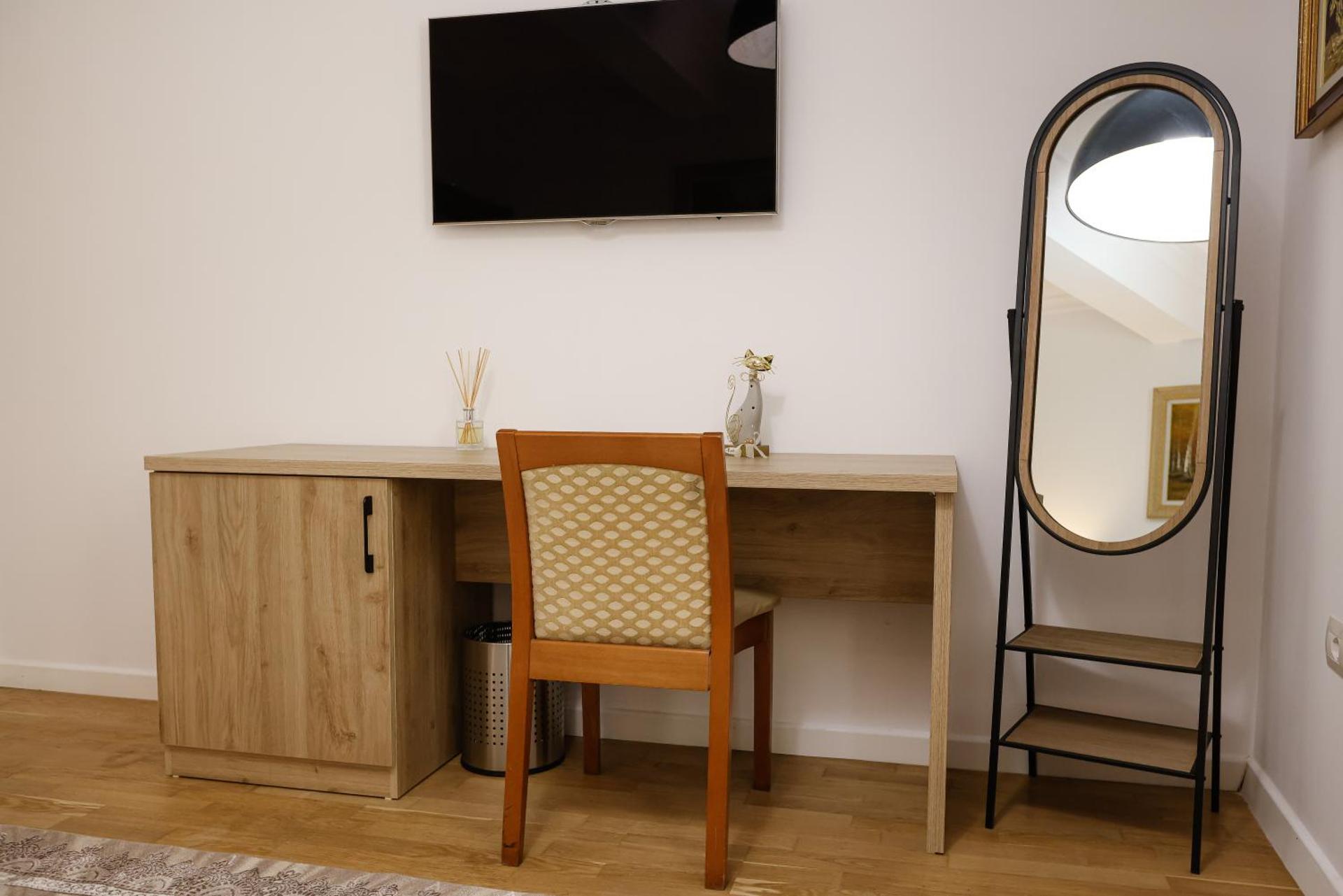 Ferdinand Hotel Rooms - Photo 8