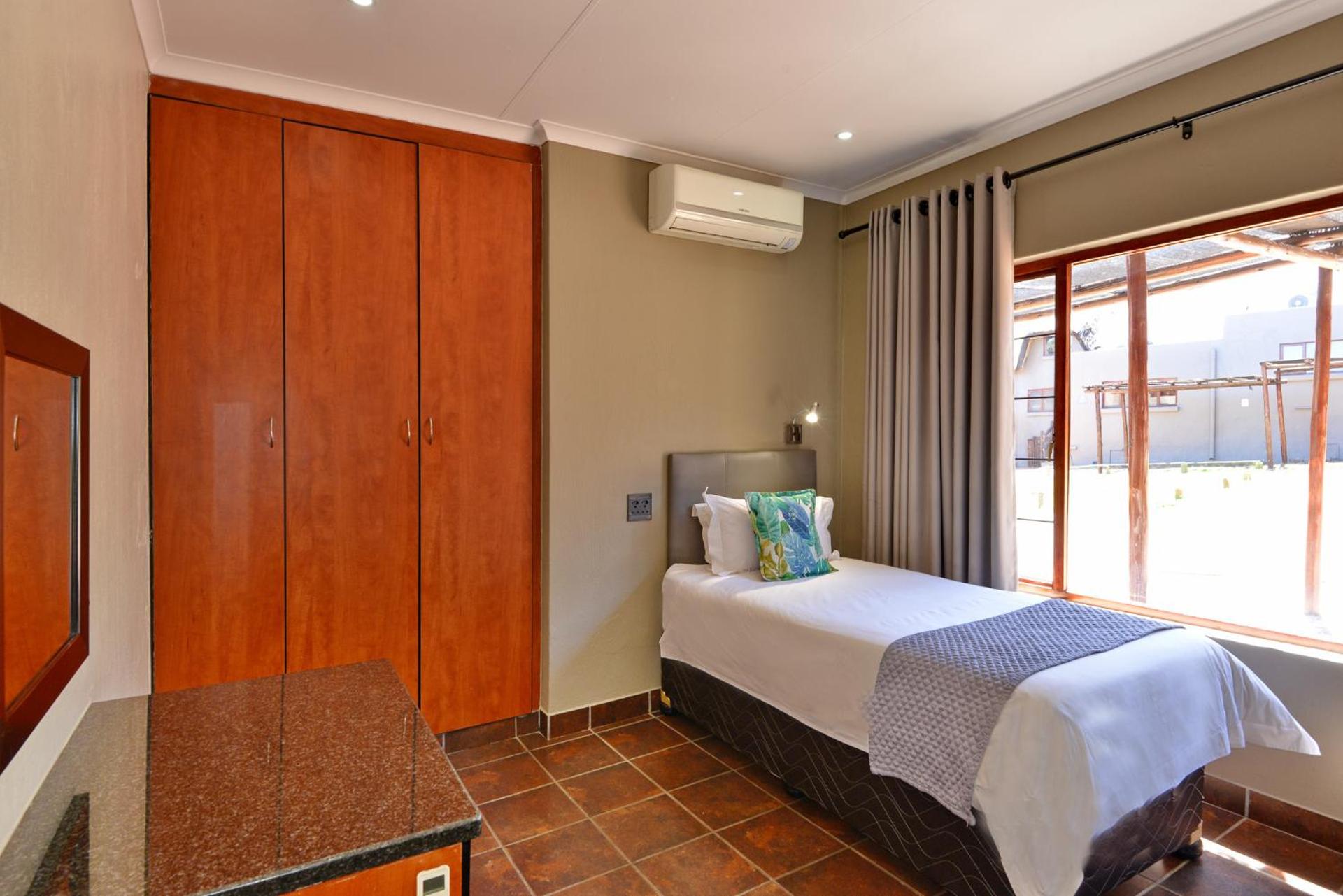 Seasons Golf, Leisure, Spa - Photo 17