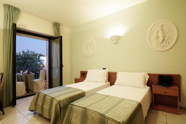 Hotel Leon - Ristorante Al Cavallino Rosso - Photo 65