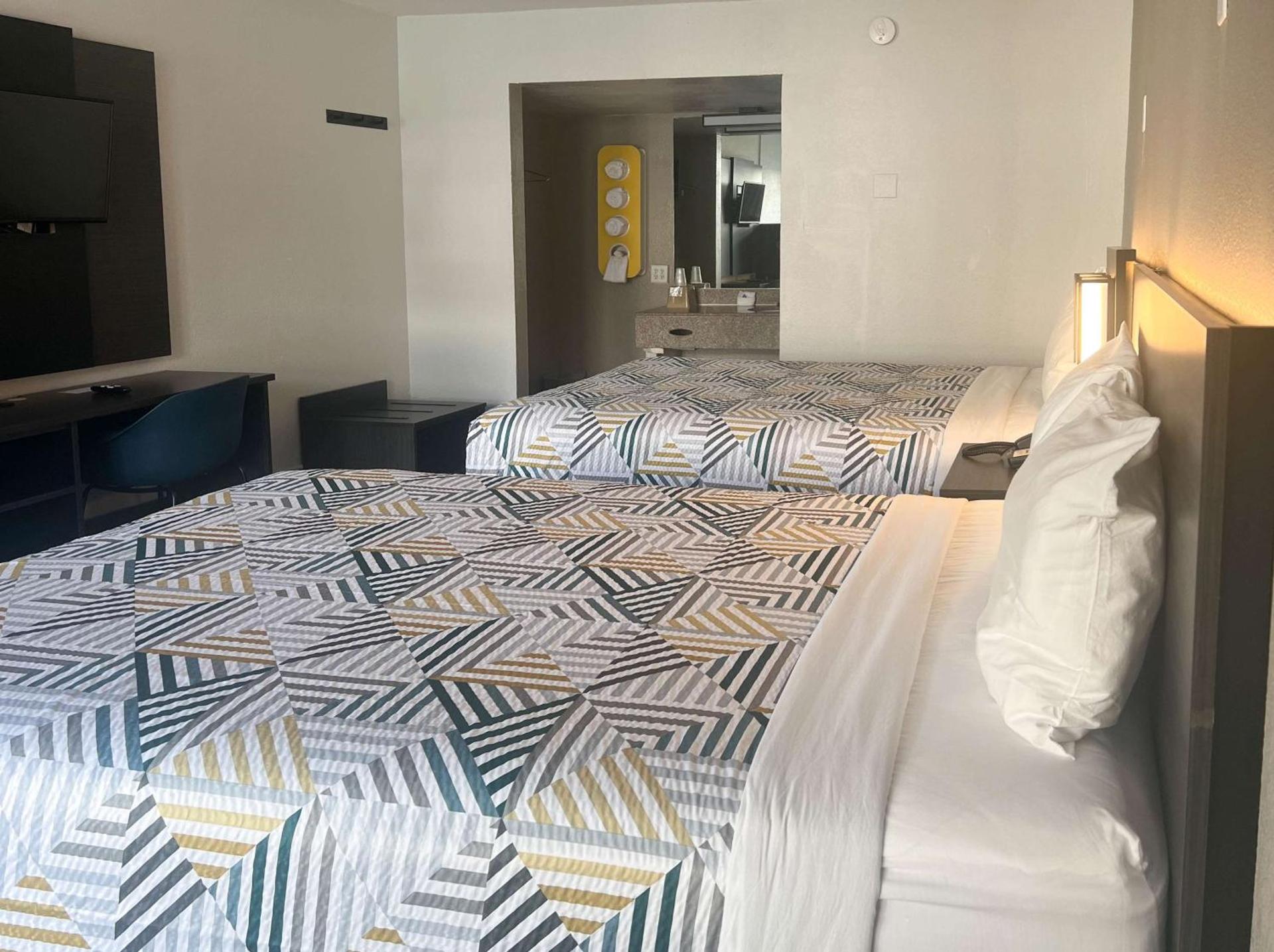 Motel 6 Glendale Phoenix - Photo 8