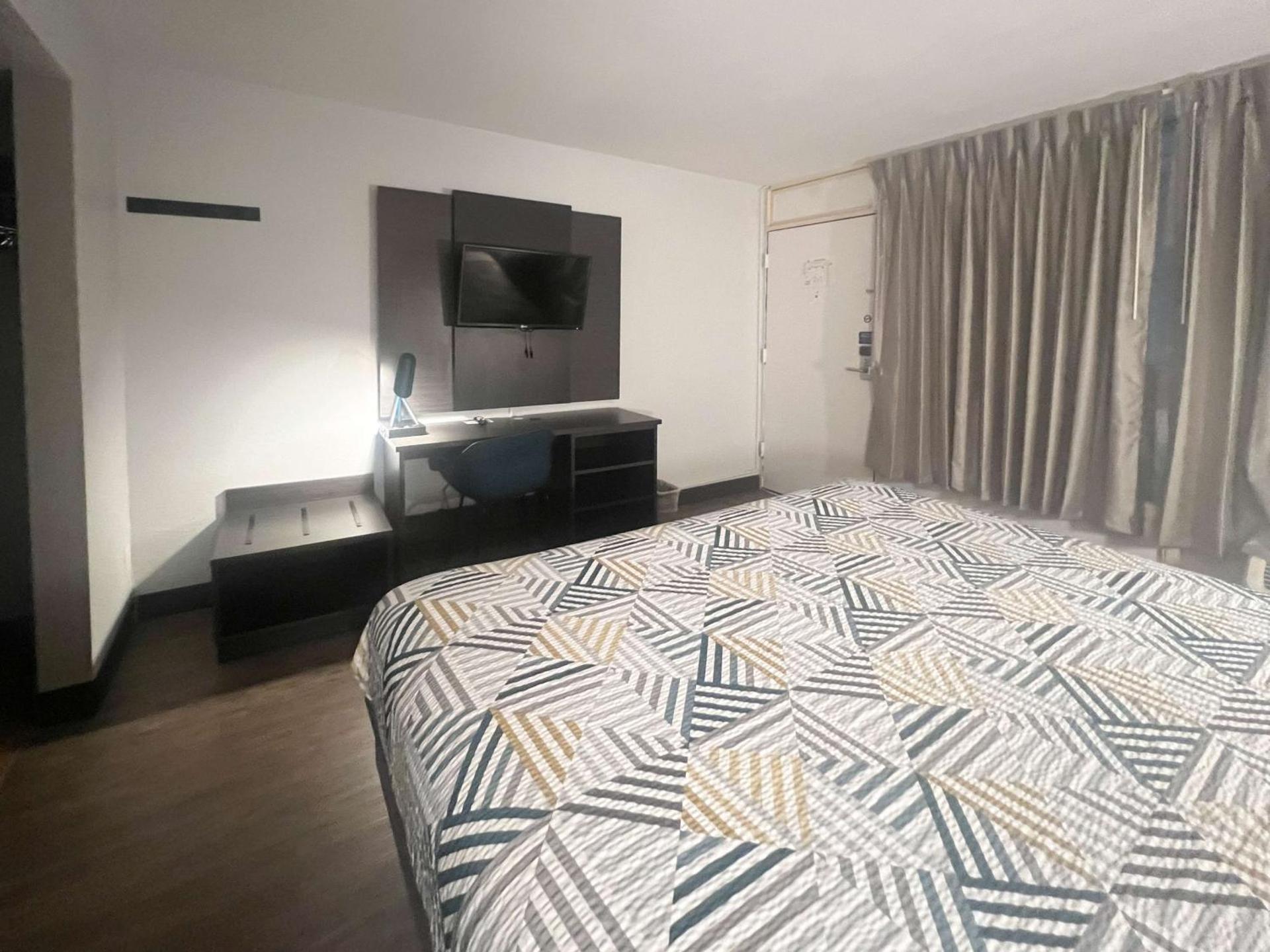 Motel 6 Glendale Phoenix - Photo 11