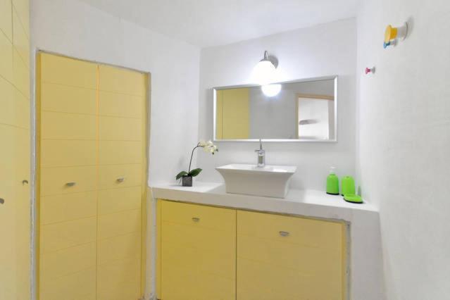 Beachfront Apartment Downtown close to Athens Airport - Photo 14