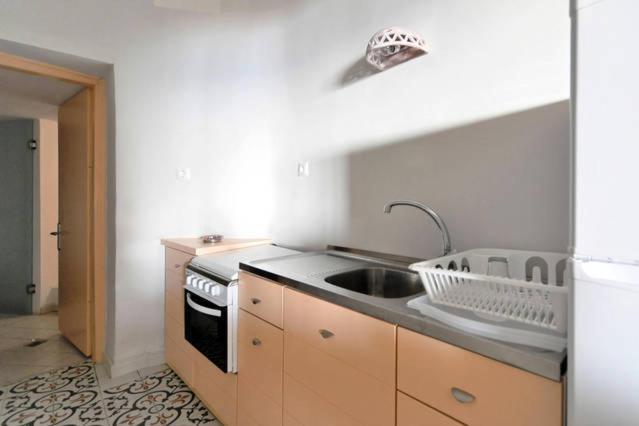 Beachfront Apartment Downtown close to Athens Airport - Photo 2