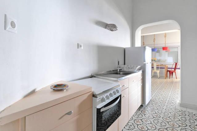 Beachfront Apartment Downtown close to Athens Airport - Photo 15