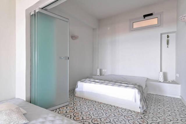 Beachfront Apartment Downtown close to Athens Airport - Photo 25