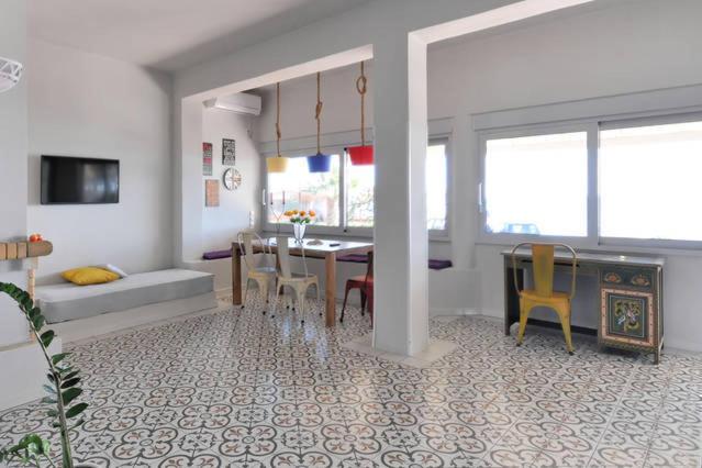 Beachfront Apartment Downtown close to Athens Airport - Photo 21