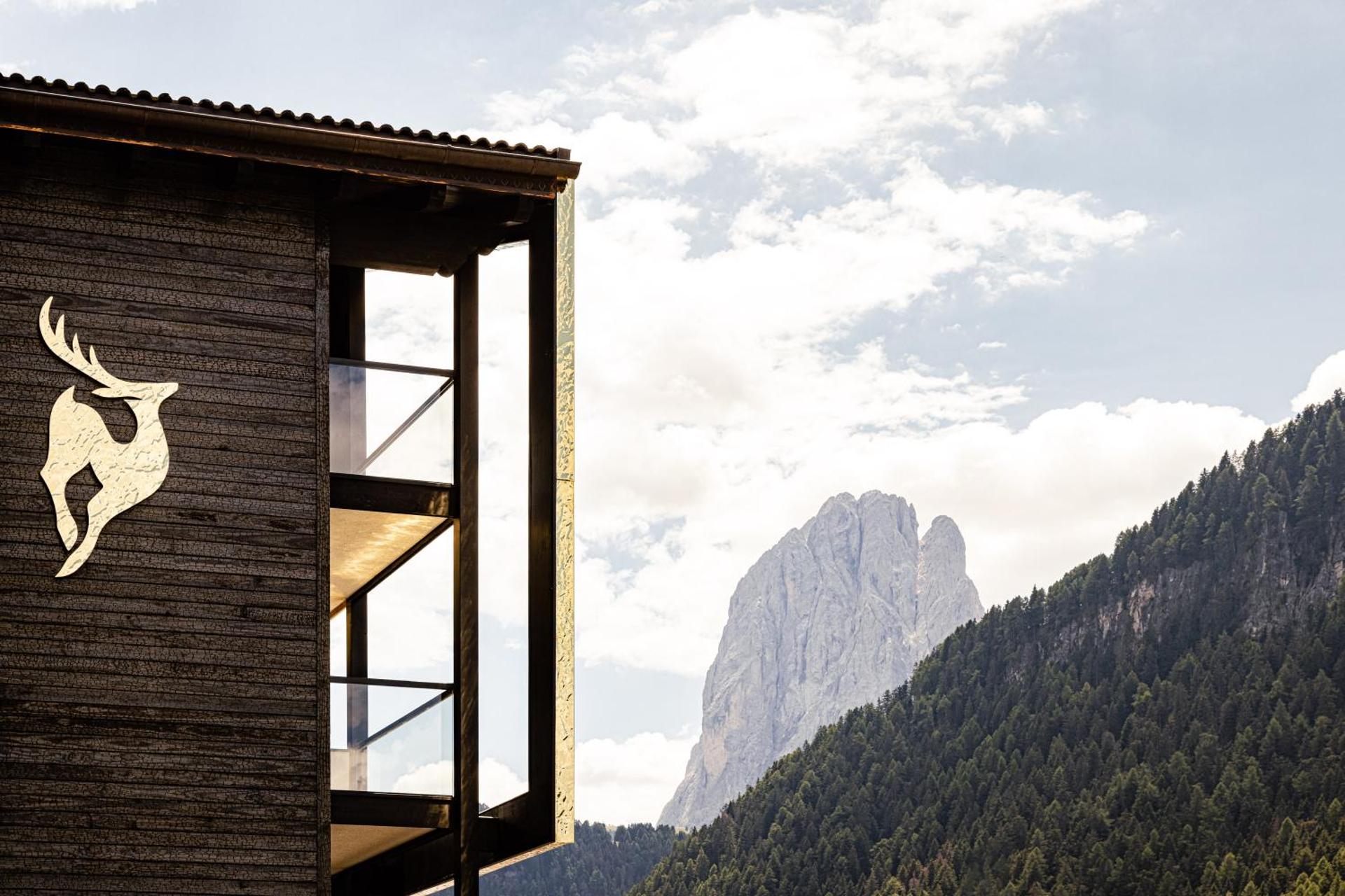 Suite with Mountain View