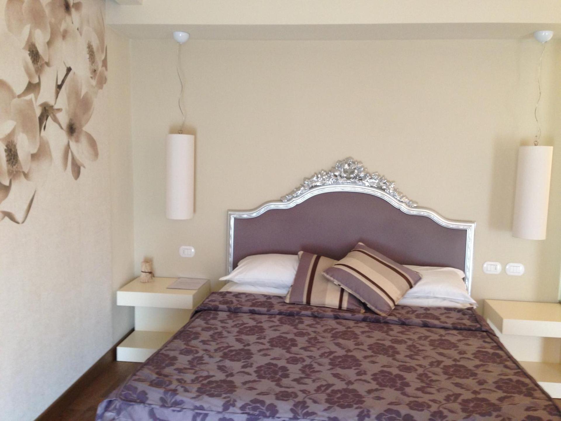 Superior Double Room with Balcony and Lake View