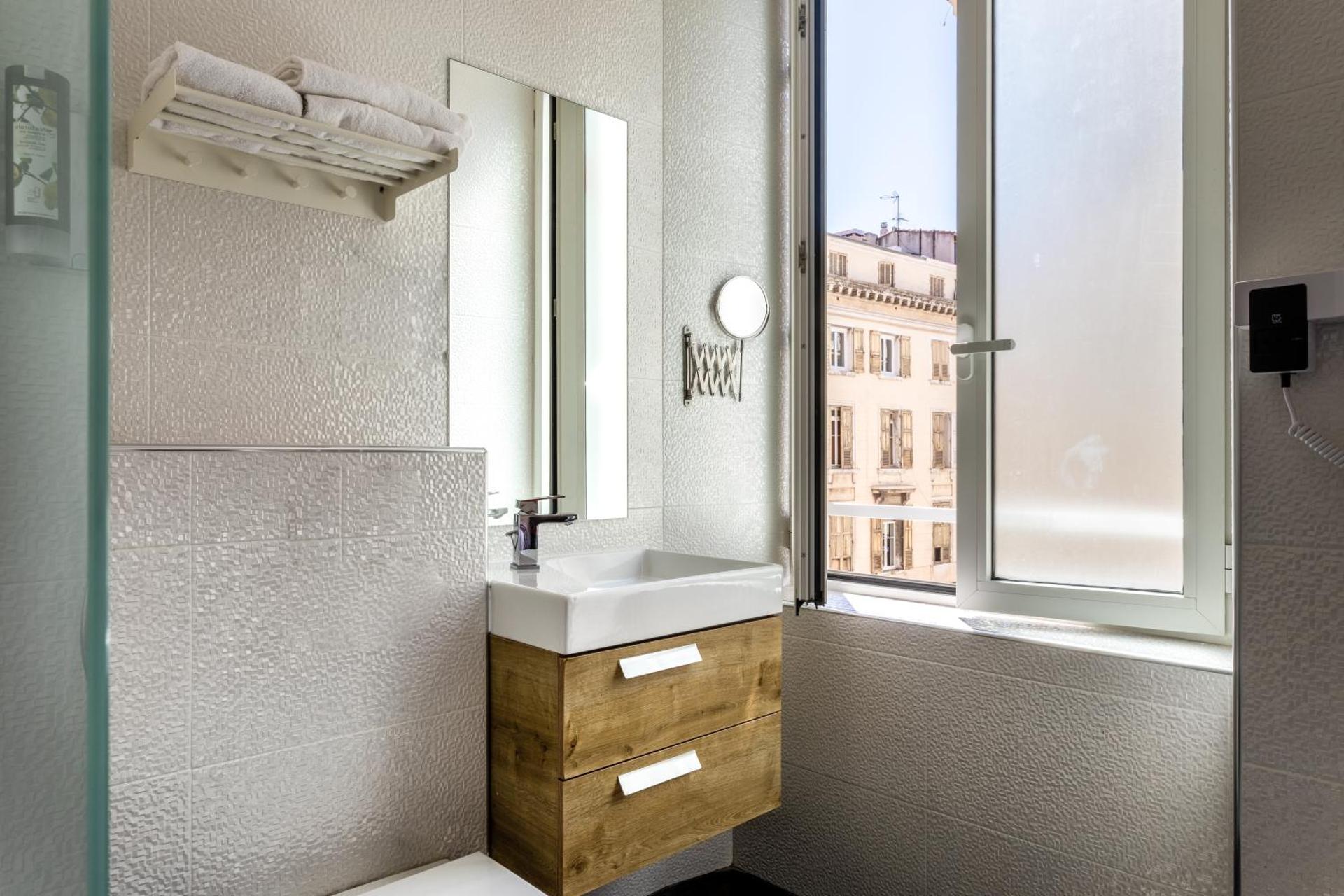 Hôtel Carré Vieux Port - Photo 4