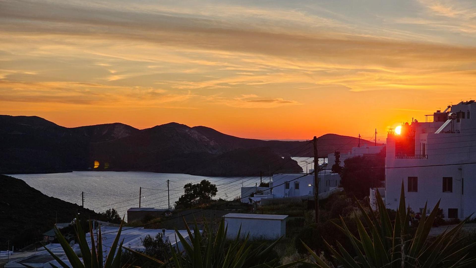 Geo Houses Milos - Photo 47