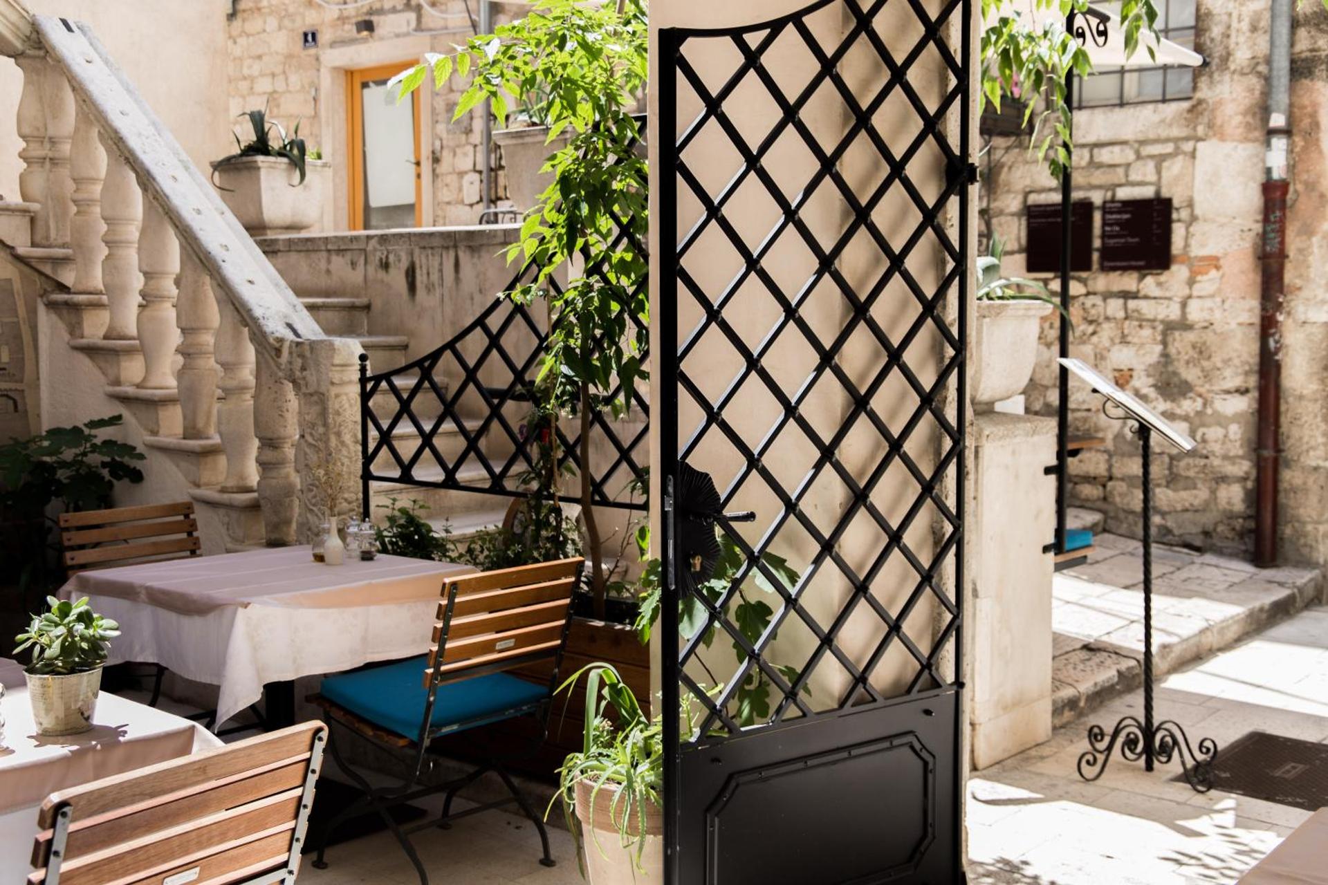 Slavija Culture Heritage Hotel - Photo 11