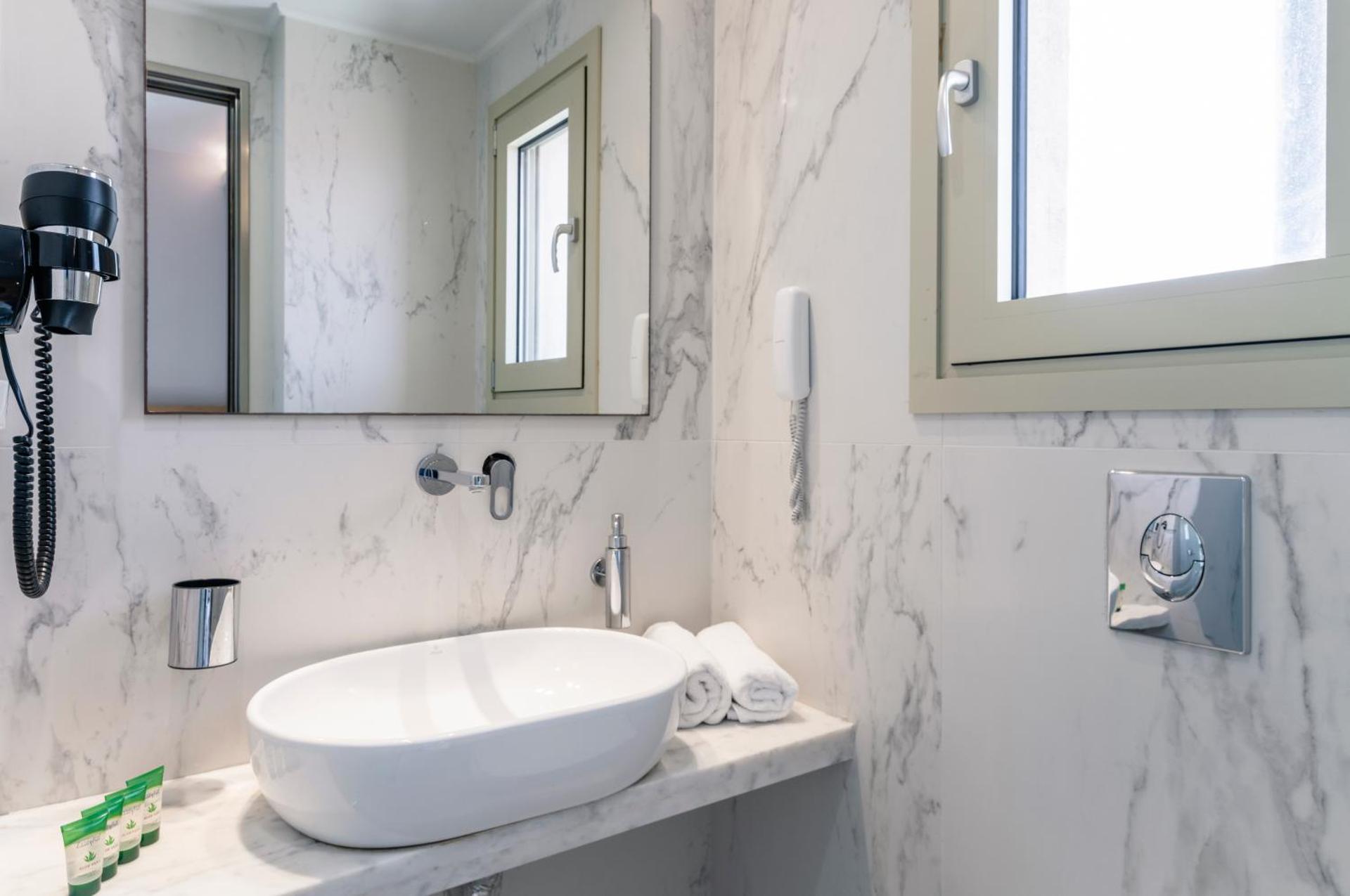 Hotel Lefkas - Photo 45