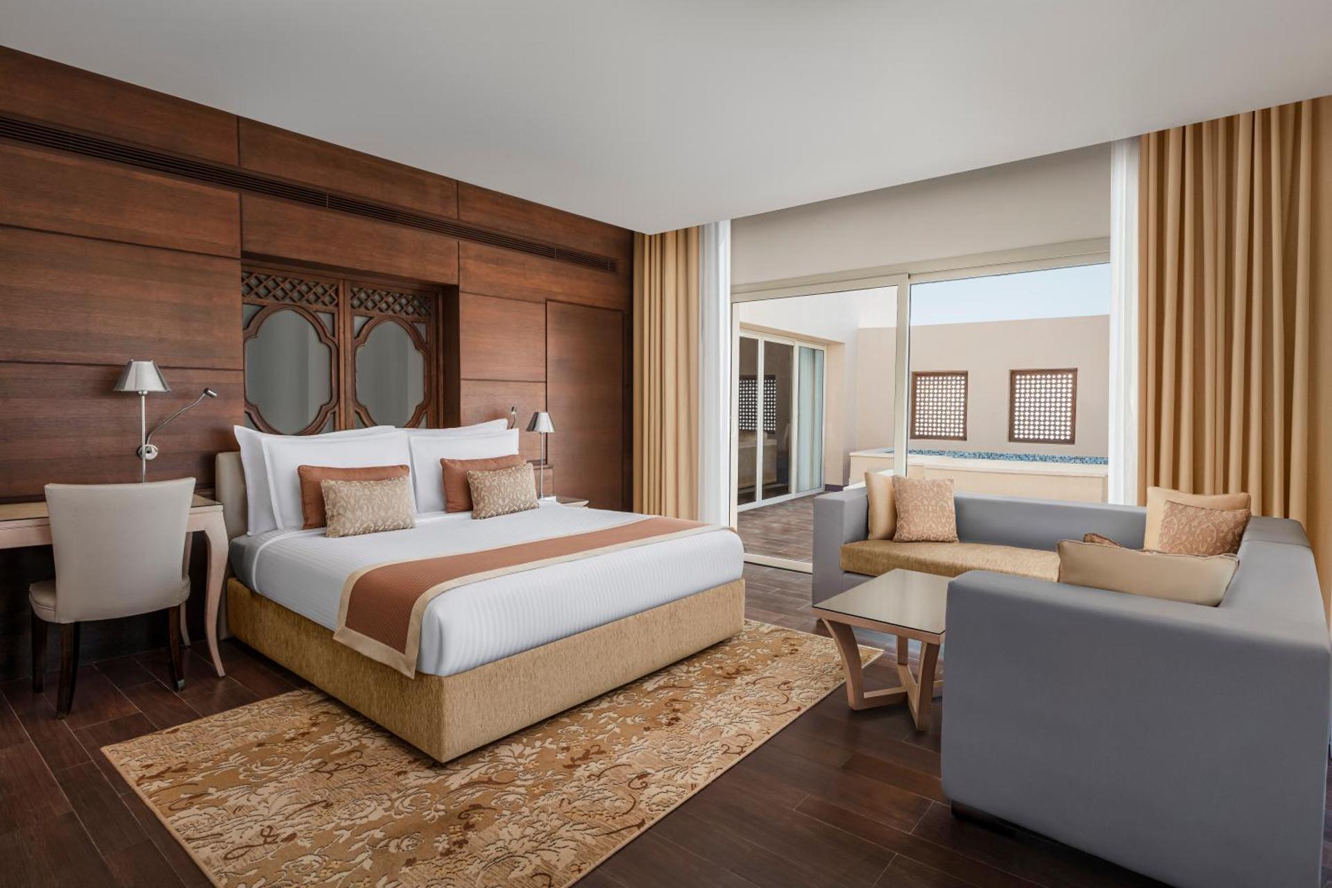 Executive Suite Bay or Golf View