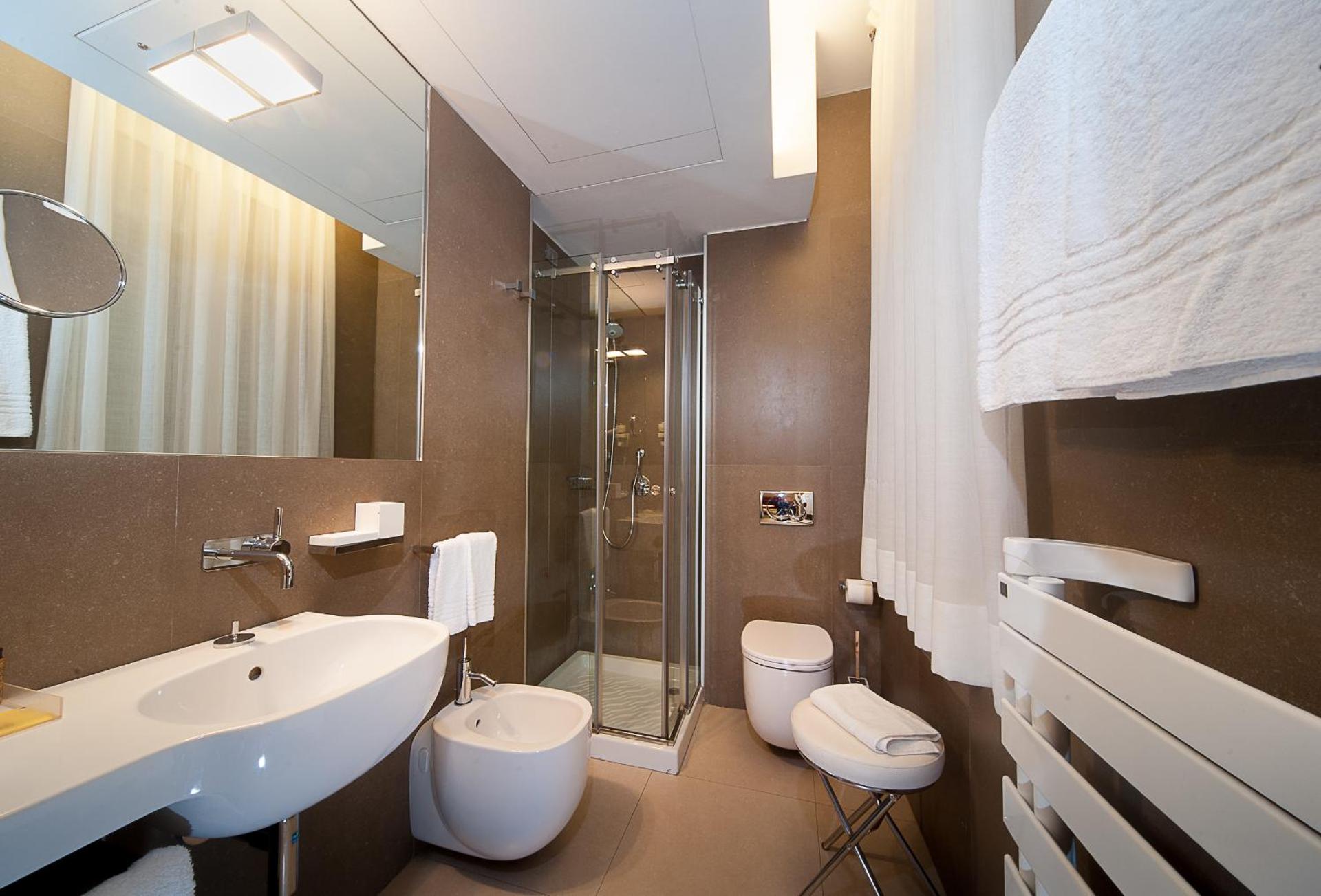 Savoy Hotel - Photo 36
