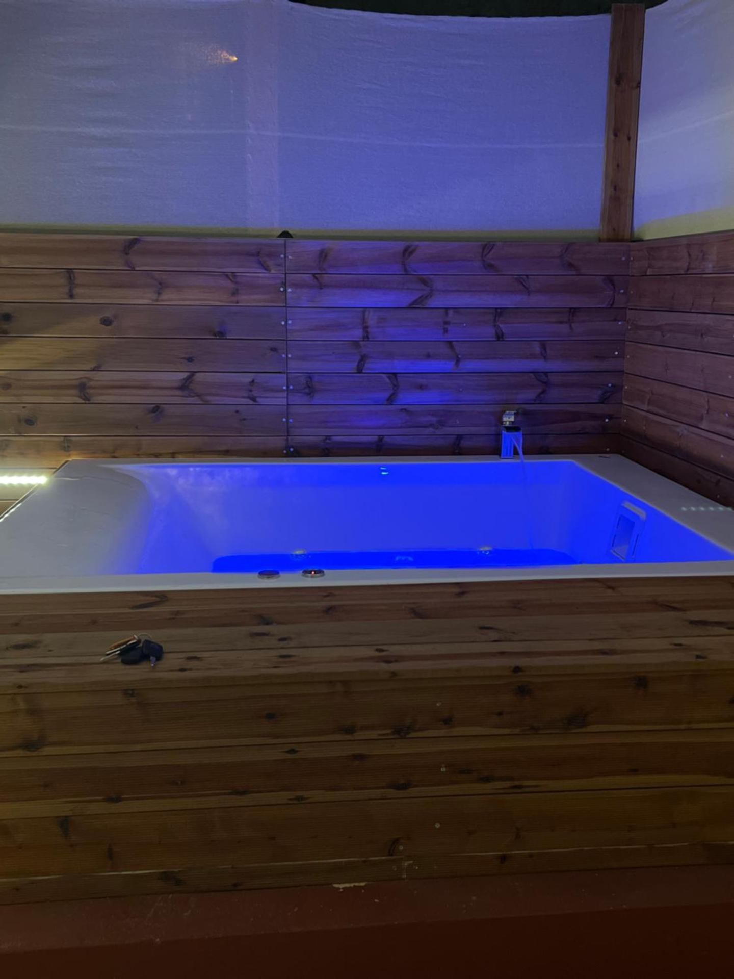 Jacuzzi studio close to athens airport!! - Photo 9