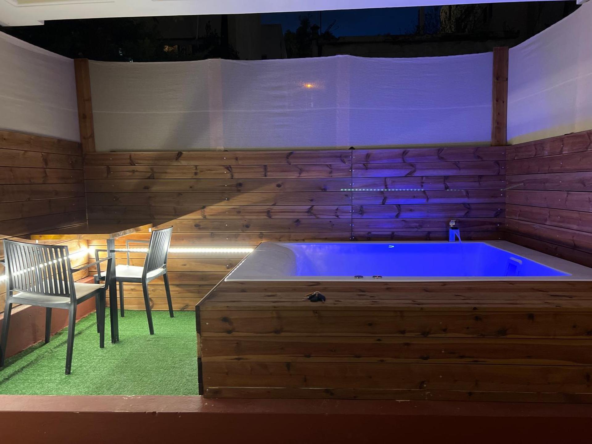 Jacuzzi studio close to athens airport!! - Photo 10