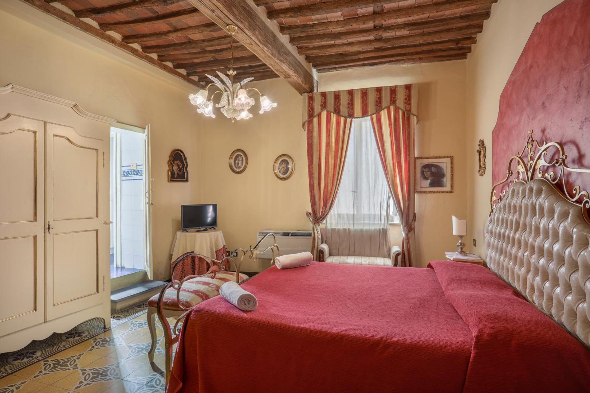 Antica Residenza Santa Chiara -City Center - Photo 6