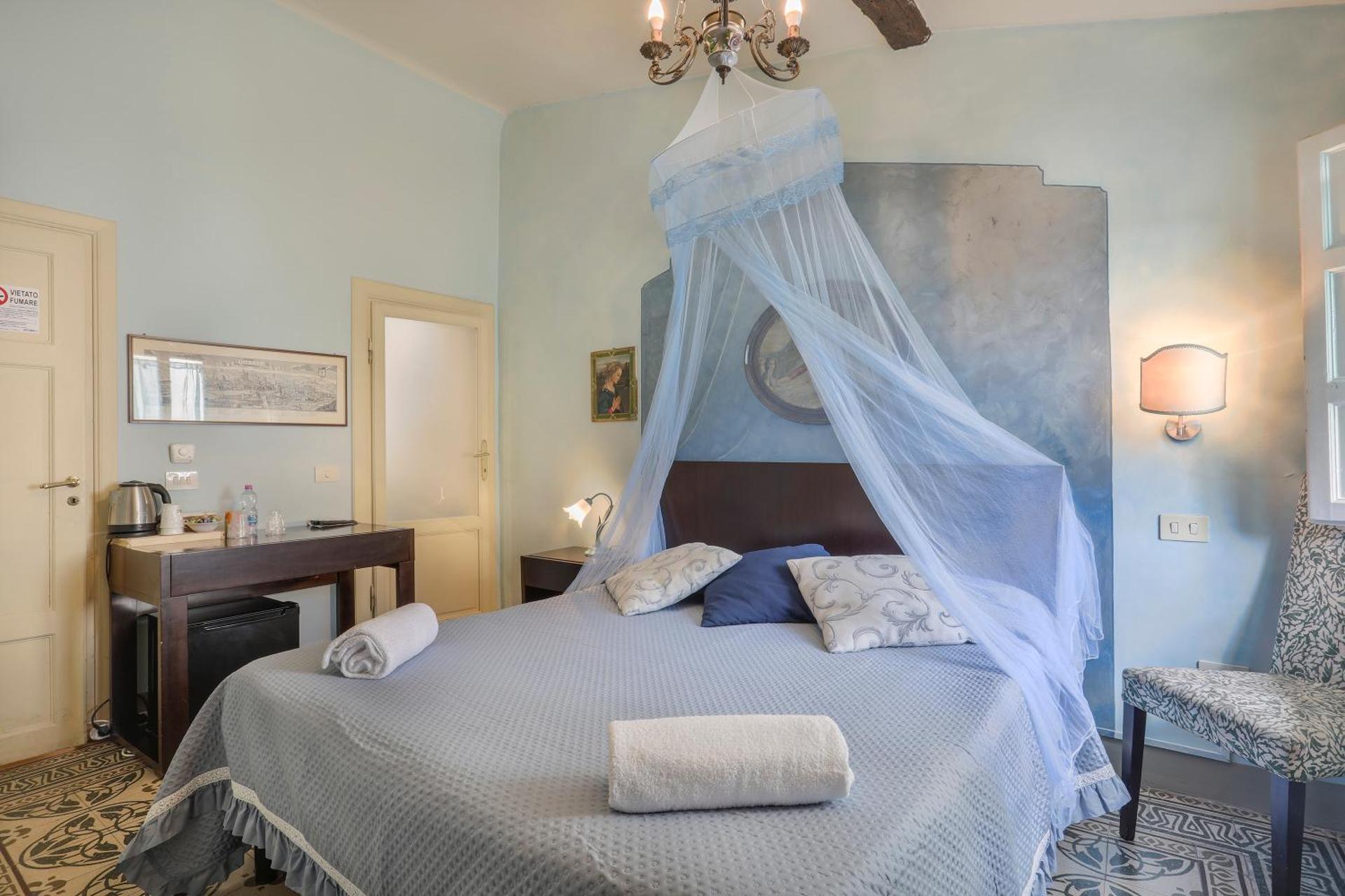 Antica Residenza Santa Chiara -City Center - Photo 27