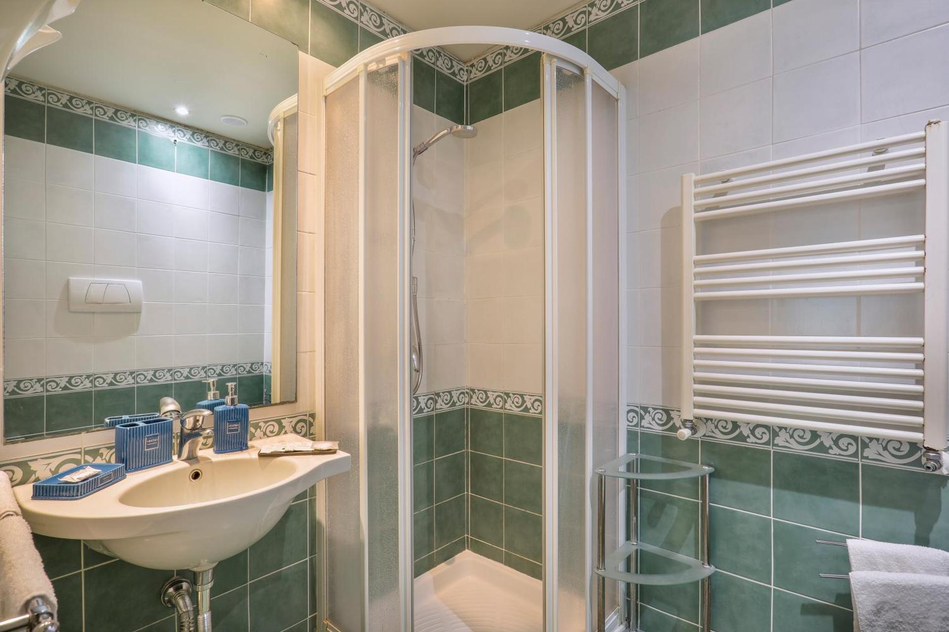 Antica Residenza Santa Chiara -City Center - Photo 28