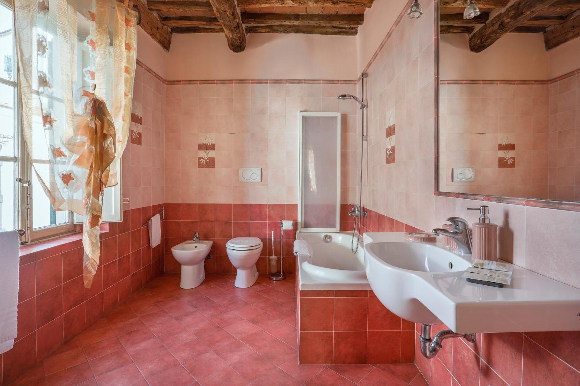 Antica Residenza Santa Chiara -City Center - Photo 29